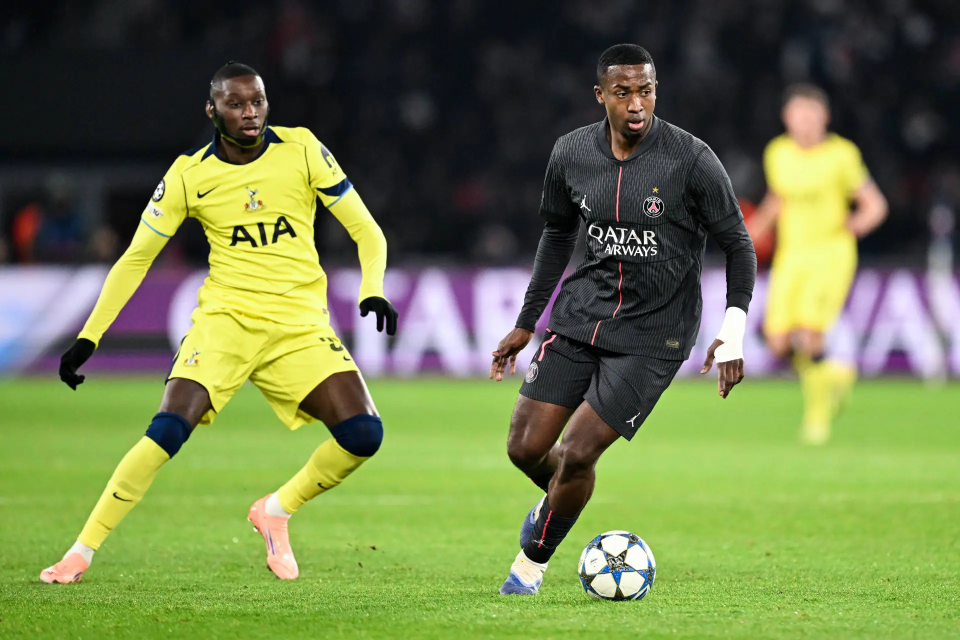 Willian Pacho et le PSG, accord enfin trouvé