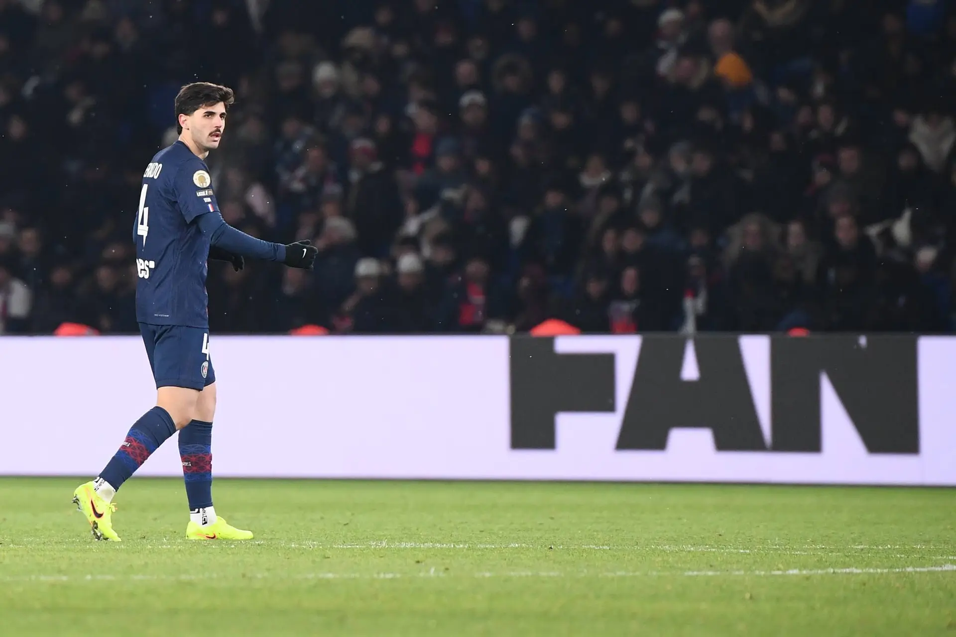 Poussé dehors, ce défenseur du PSG pose ses conditions