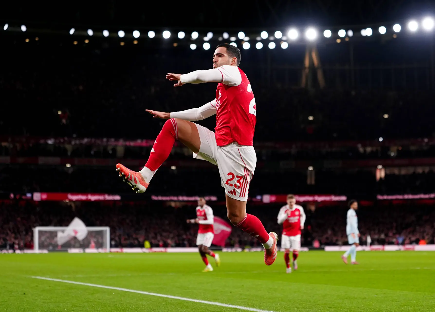 Ang : Arsenal continue de planer sur l'Angleterre