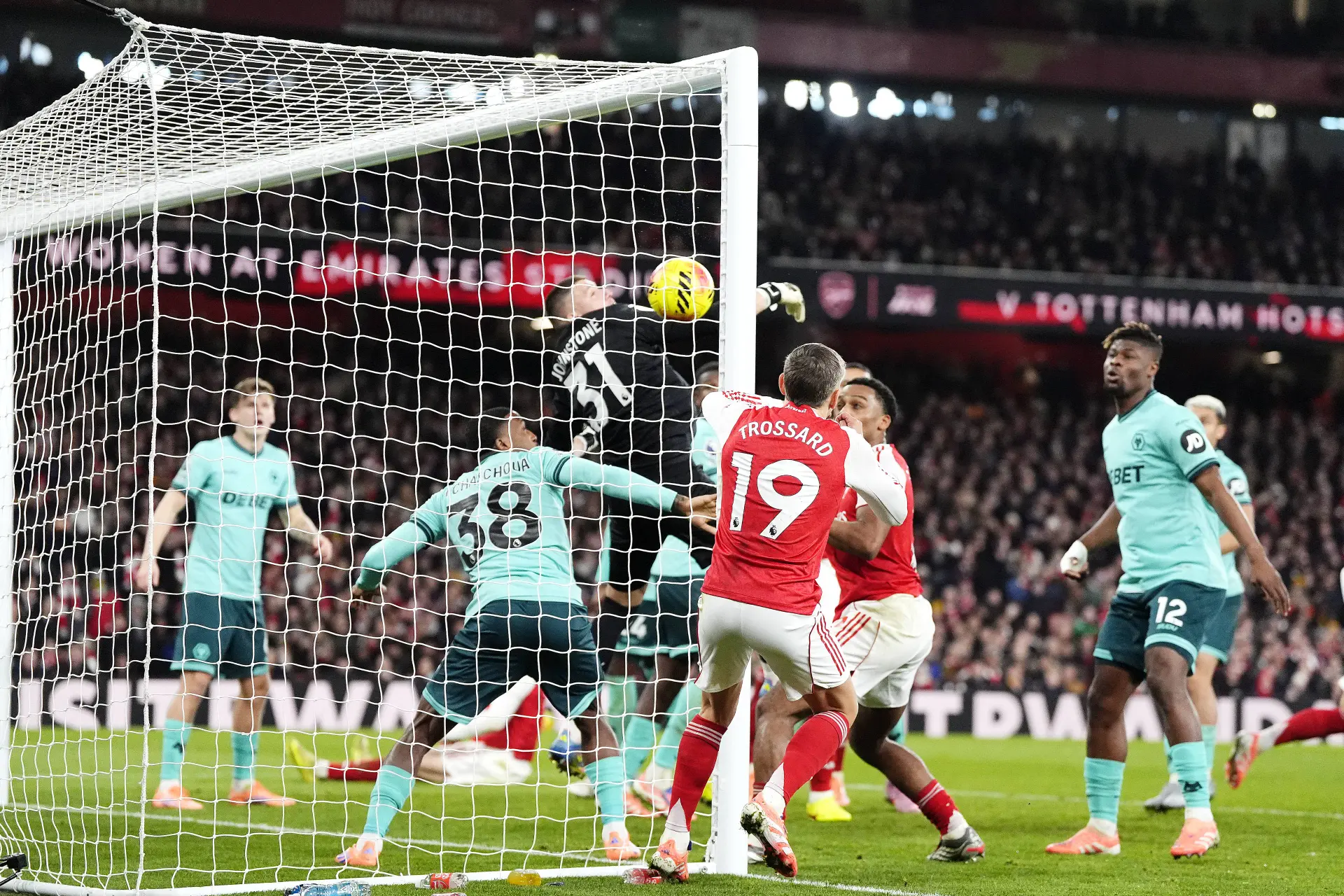 Ang : Arsenal sauvé par deux CSC