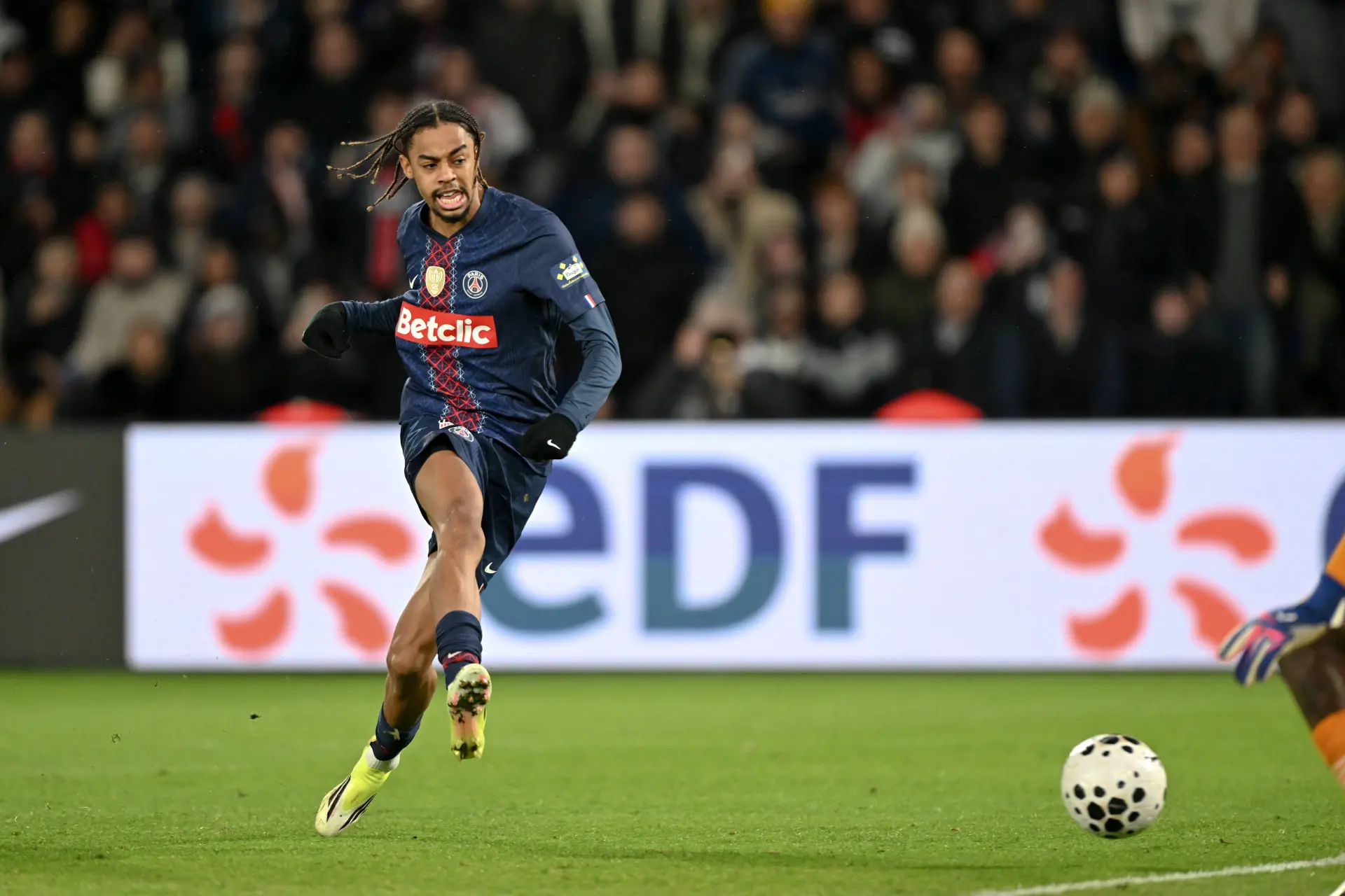 « Barcola a du sang sur les mains », les fans du PSG craquent