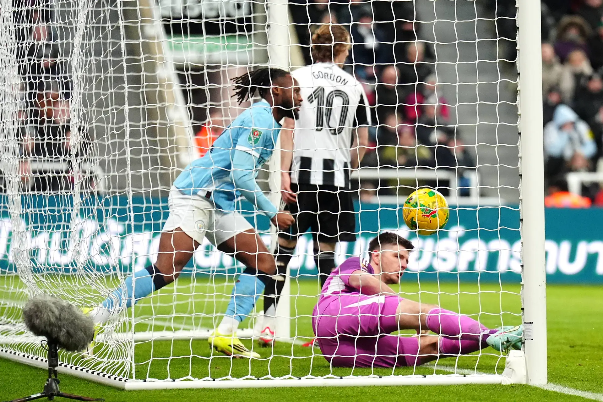 League Cup : City a un pied et demi en finale