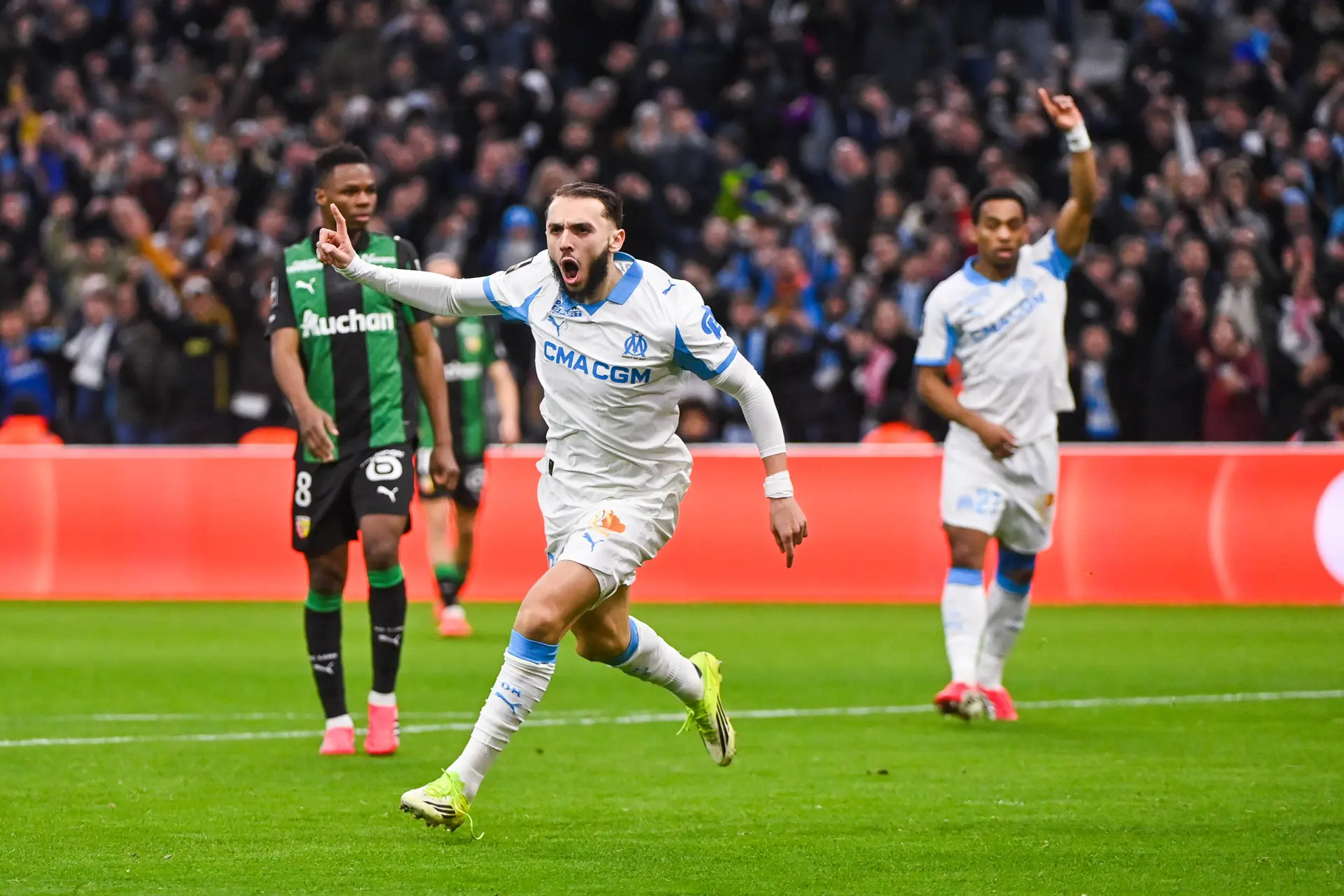 L1 : L'OM corrige Lens, le PSG en fête