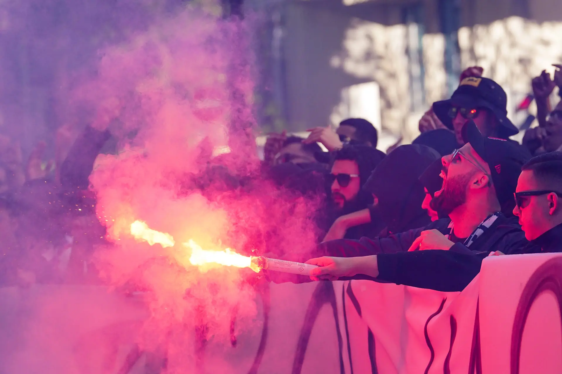PSG : Une bataille entre Ultras parisiens fait trembler Paris