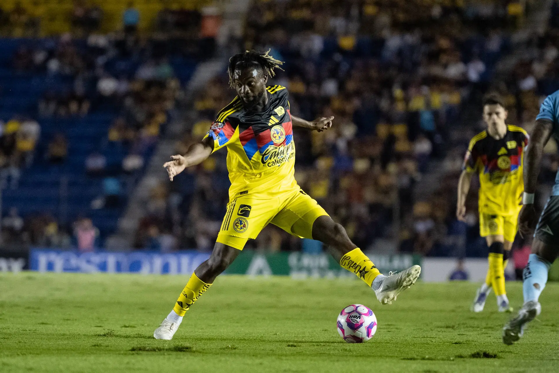 Saint-Maximin fuit le Mexique et atterrit à Lens