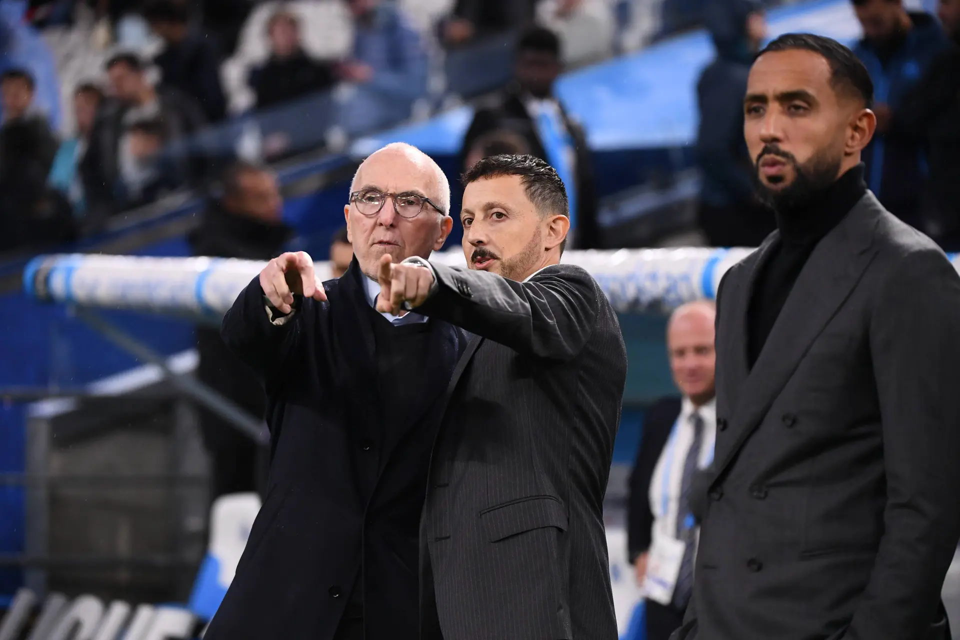 OM : Coup de chaud au Vélodrome, les CRS protègent Longoria et McCourt