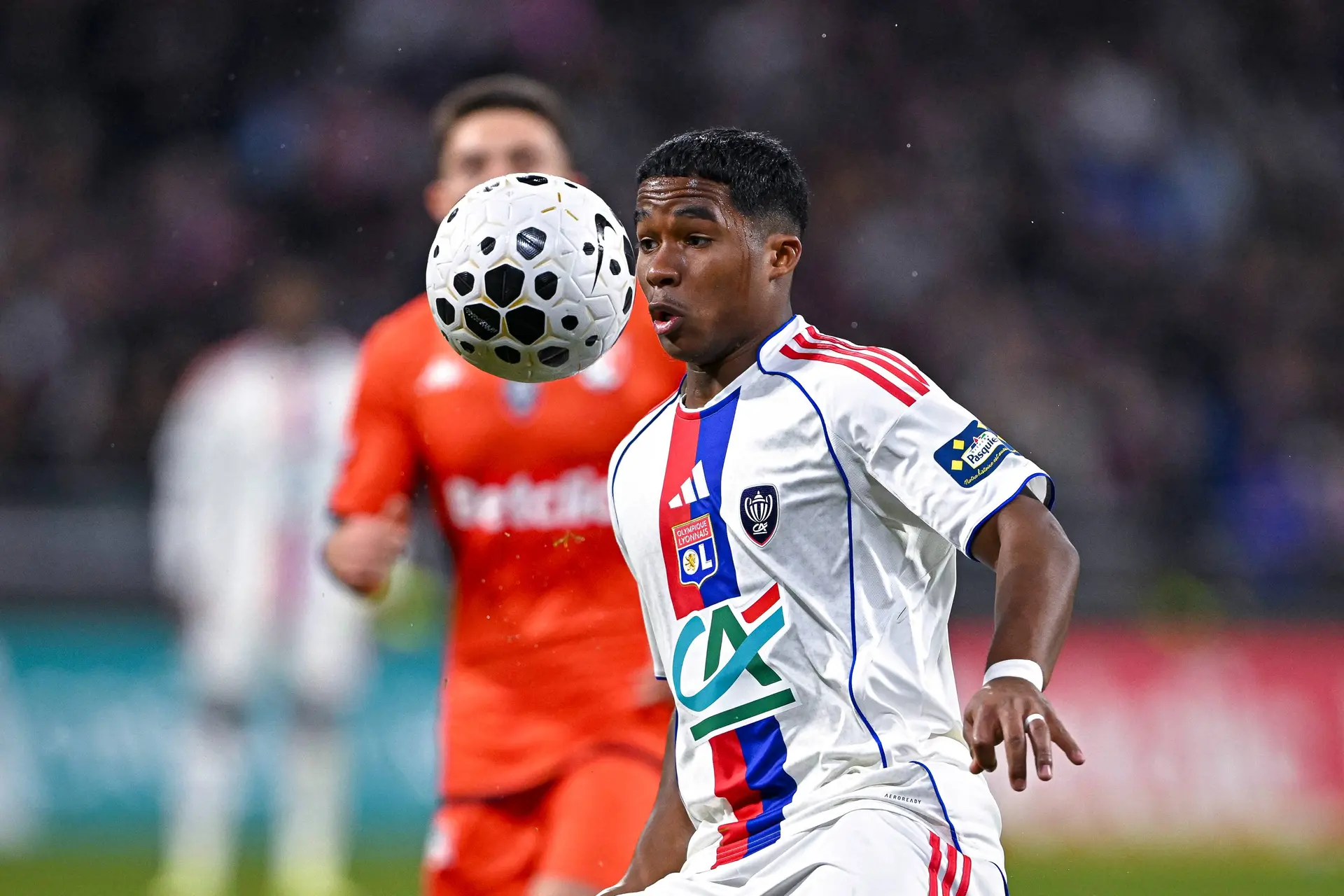 Sensation à l’OL, il atteint la barre des 100 ME