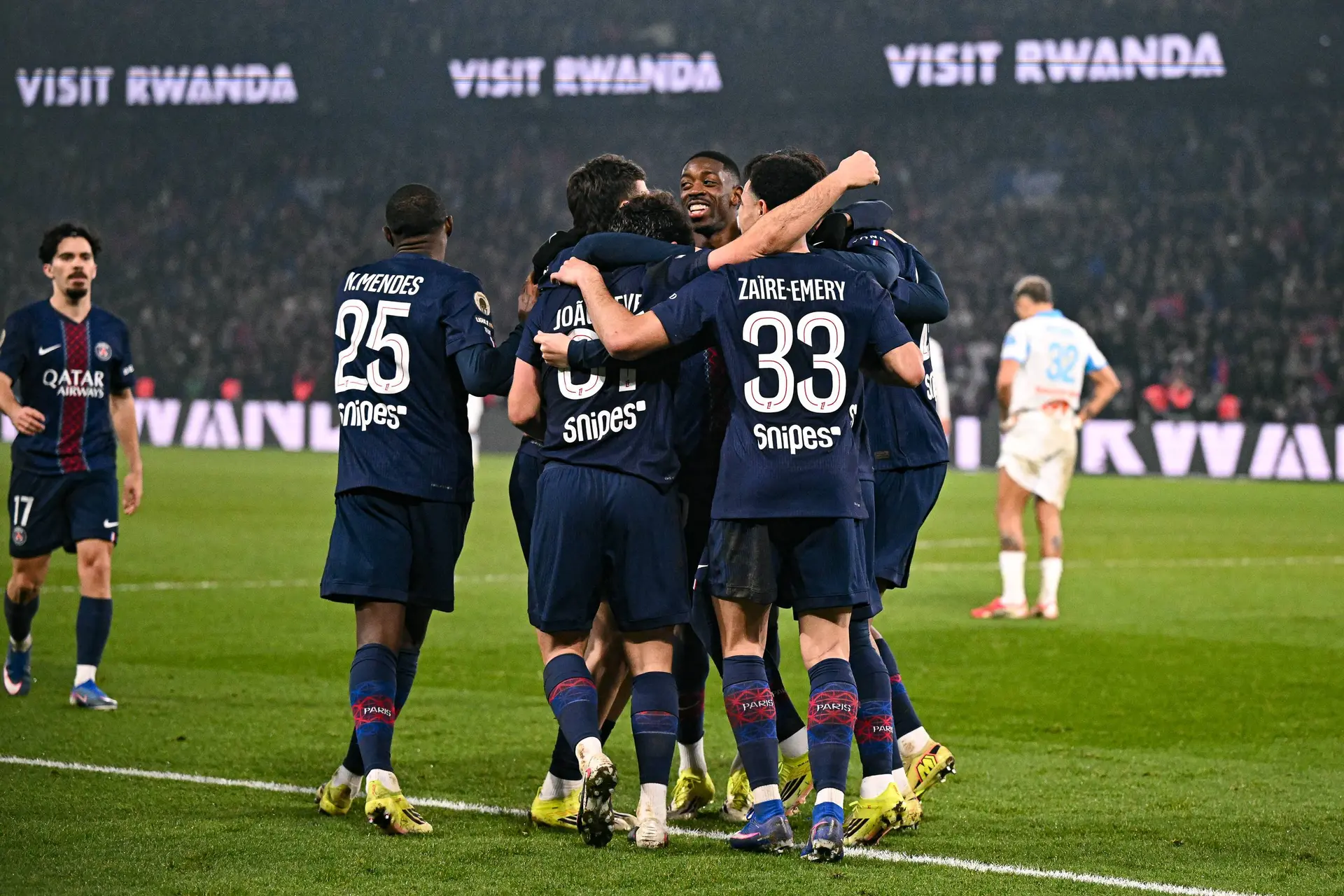 L1 : Le Classique tourne à la correction, le PSG humilie l'OM !