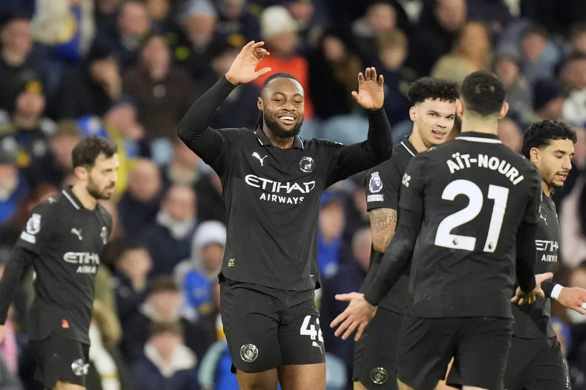 Ang : City souffle sur la nuque d'Arsenal