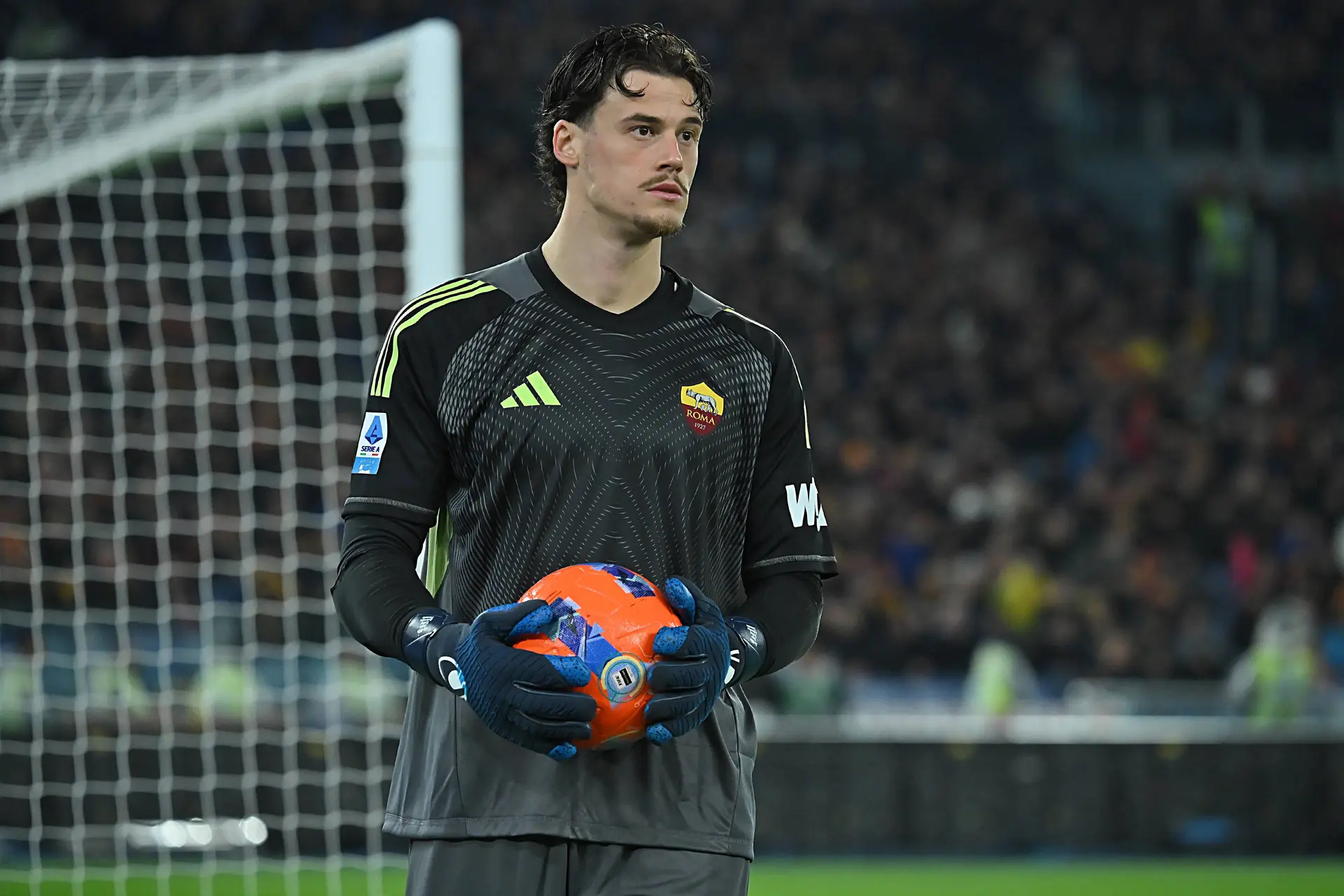 PSG : Lucas Chevalier out, Paris a choisi Mile Svilar