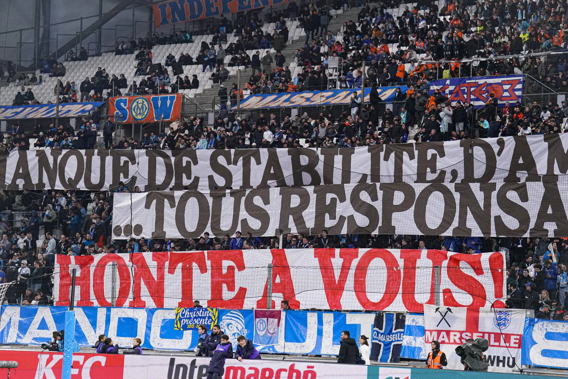 Des banderoles au Vélodrome Marseille