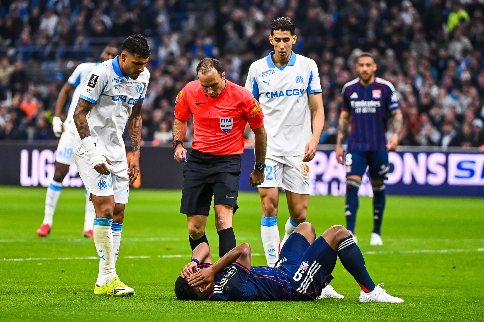 OL-OM : L'arbitre excédé par les simulations lyonnaises ?