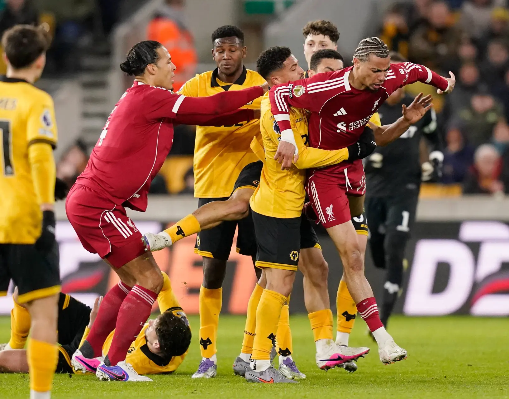 PL : Liverpool tombe de très haut