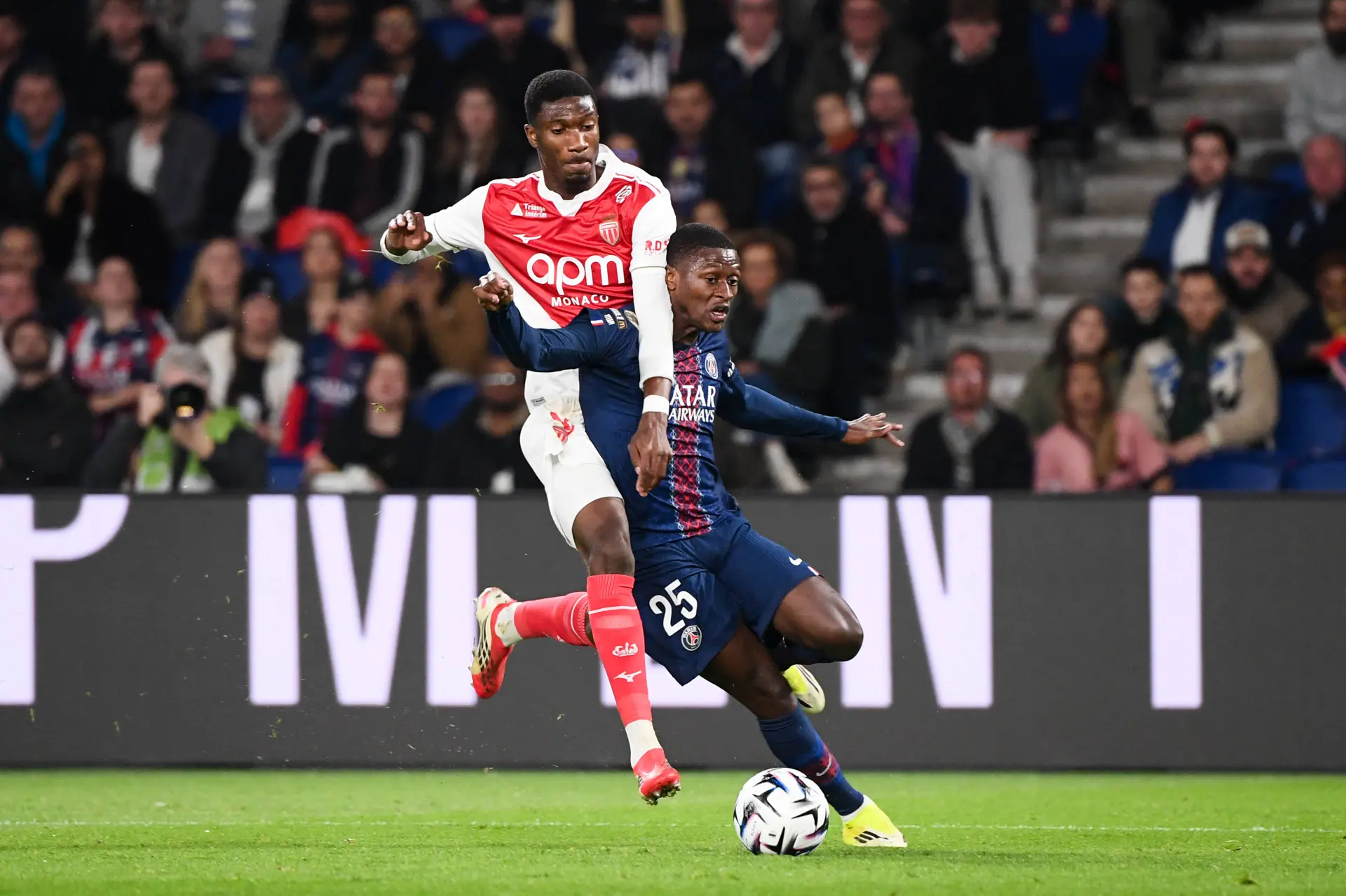 PSG : Grégory Schneider dézingue Paris
