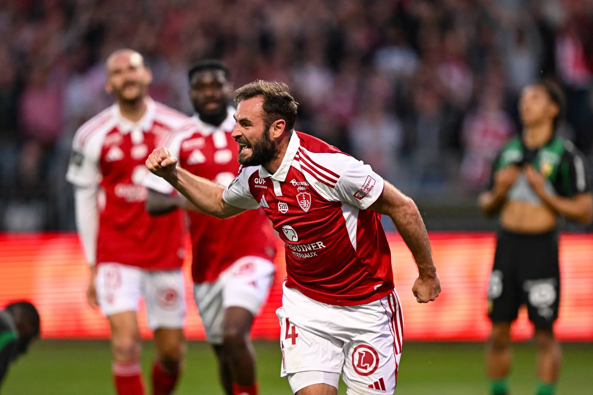 Lens humilié à Brest au repos, le titre s'envole