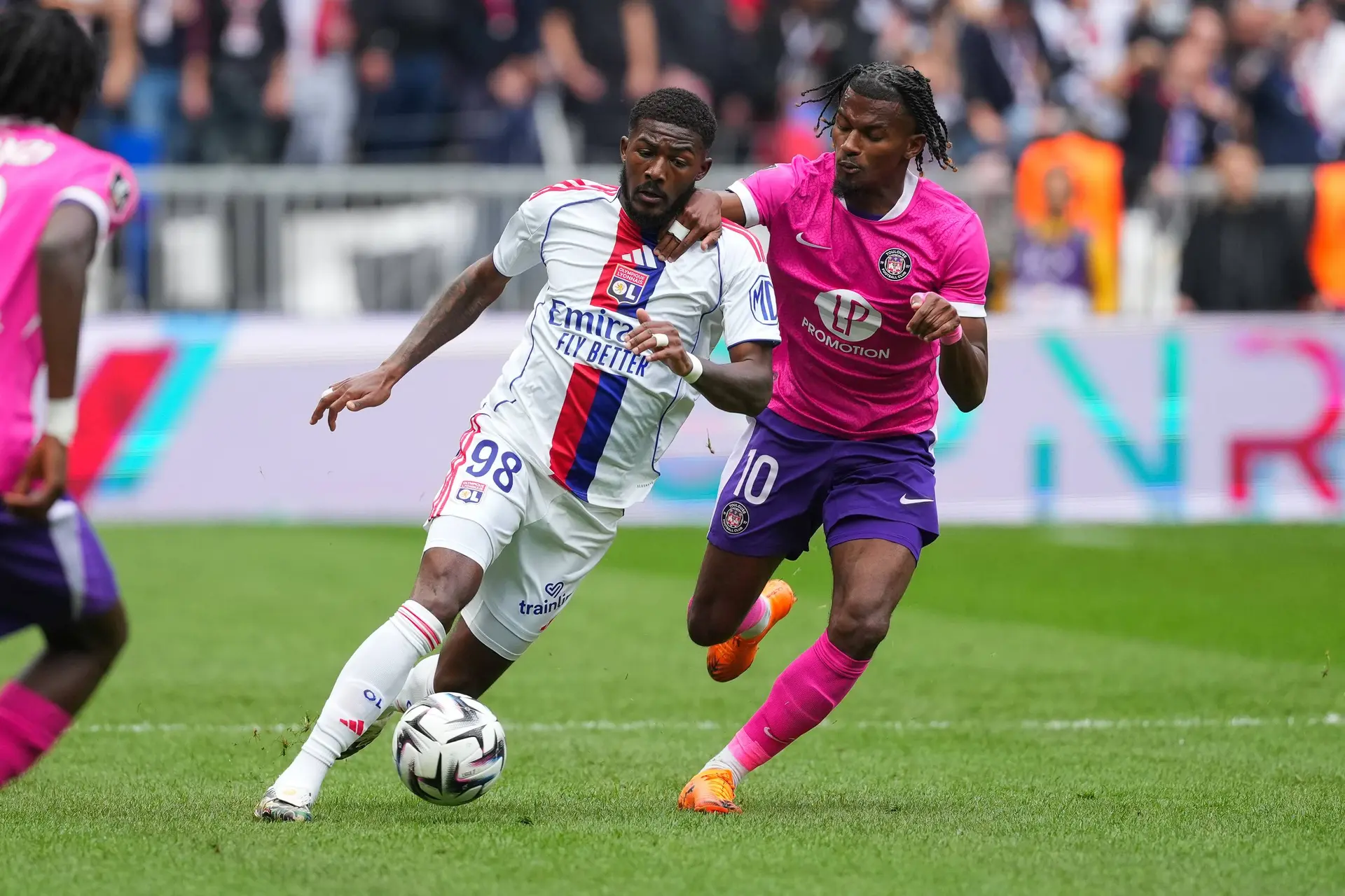 OL : Le téléphone sonne, Maitland-Niles a deux offres
