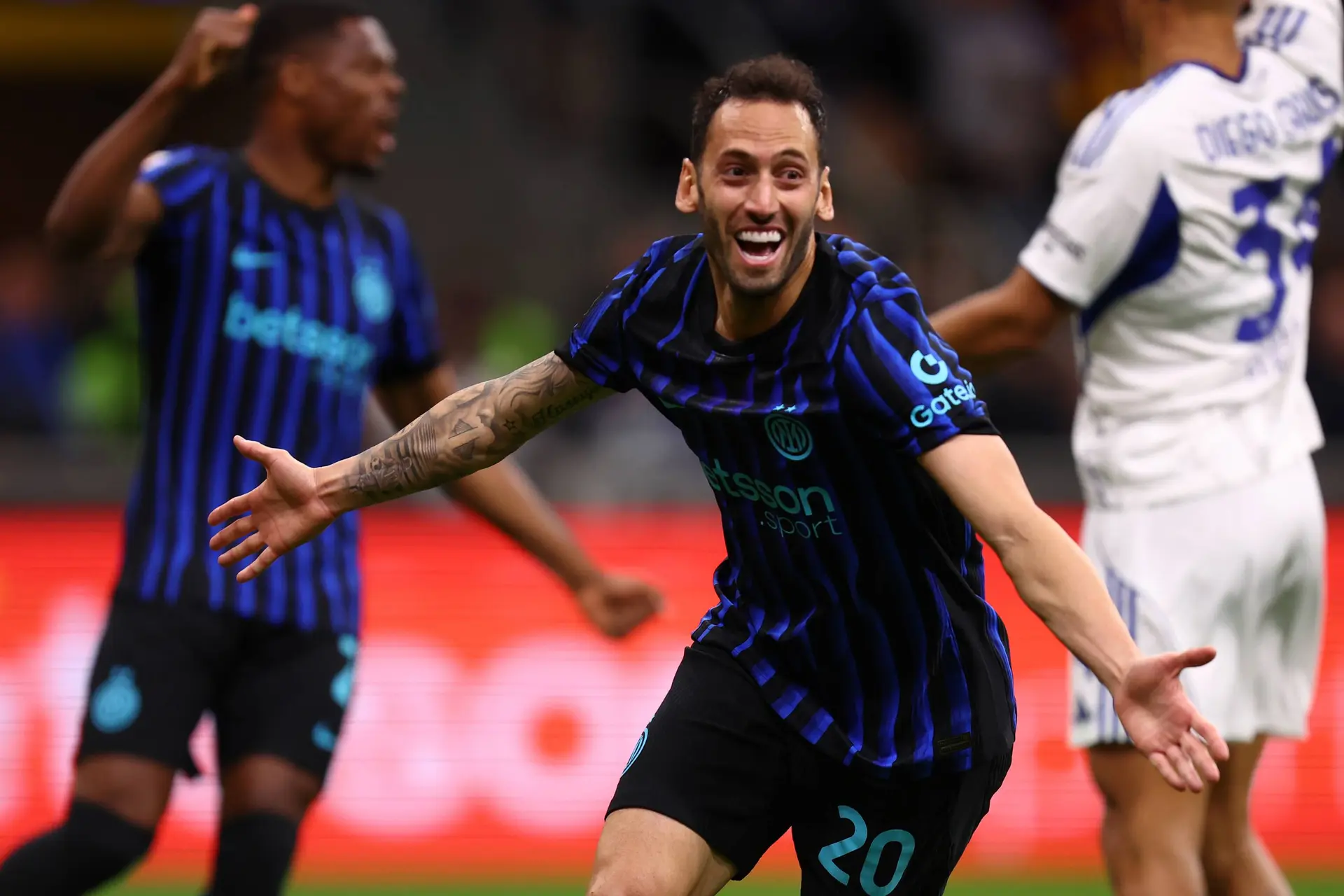 Le PSG veut s'offrir Calhanoglu
