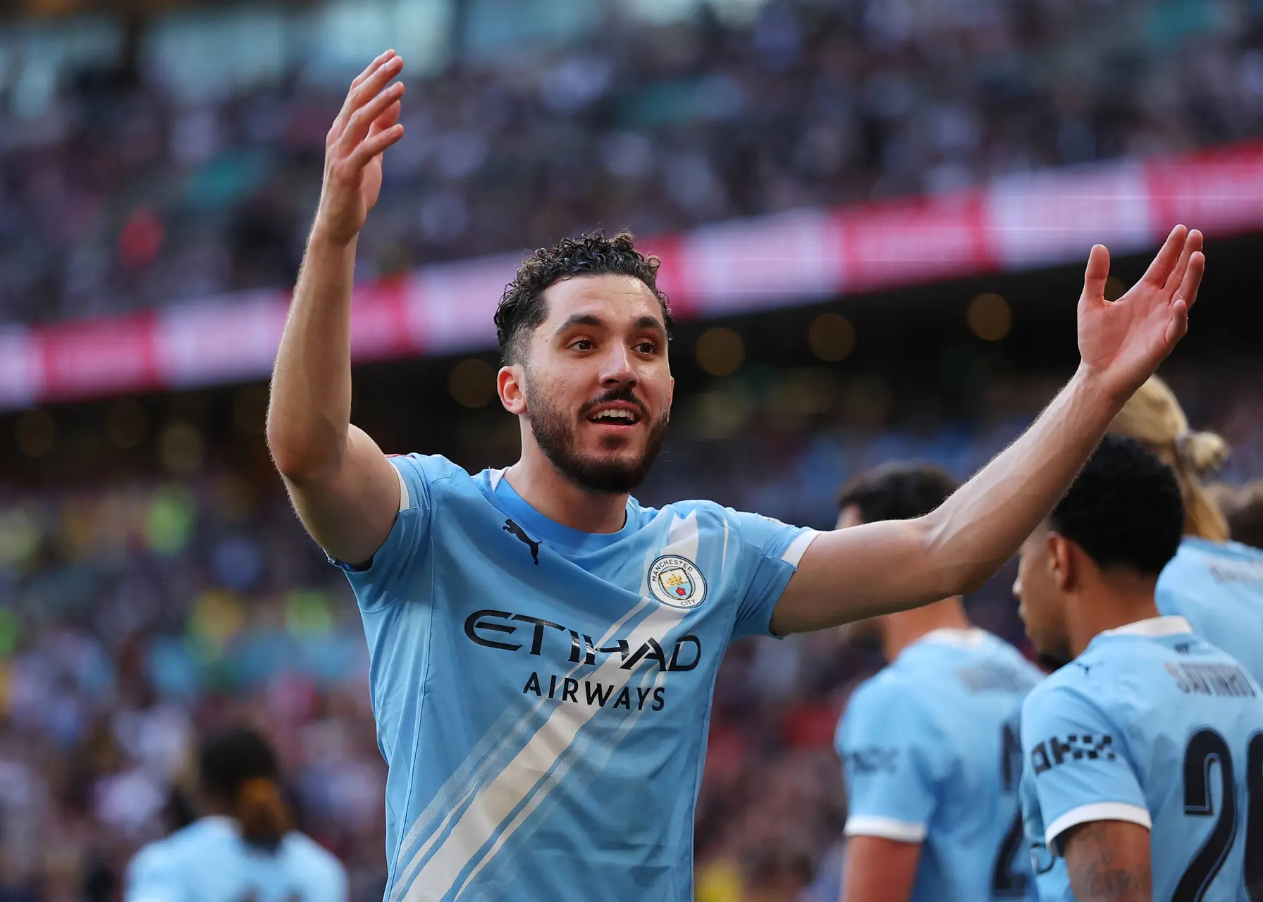 PL : Une star se prosterne devant Rayan Cherki