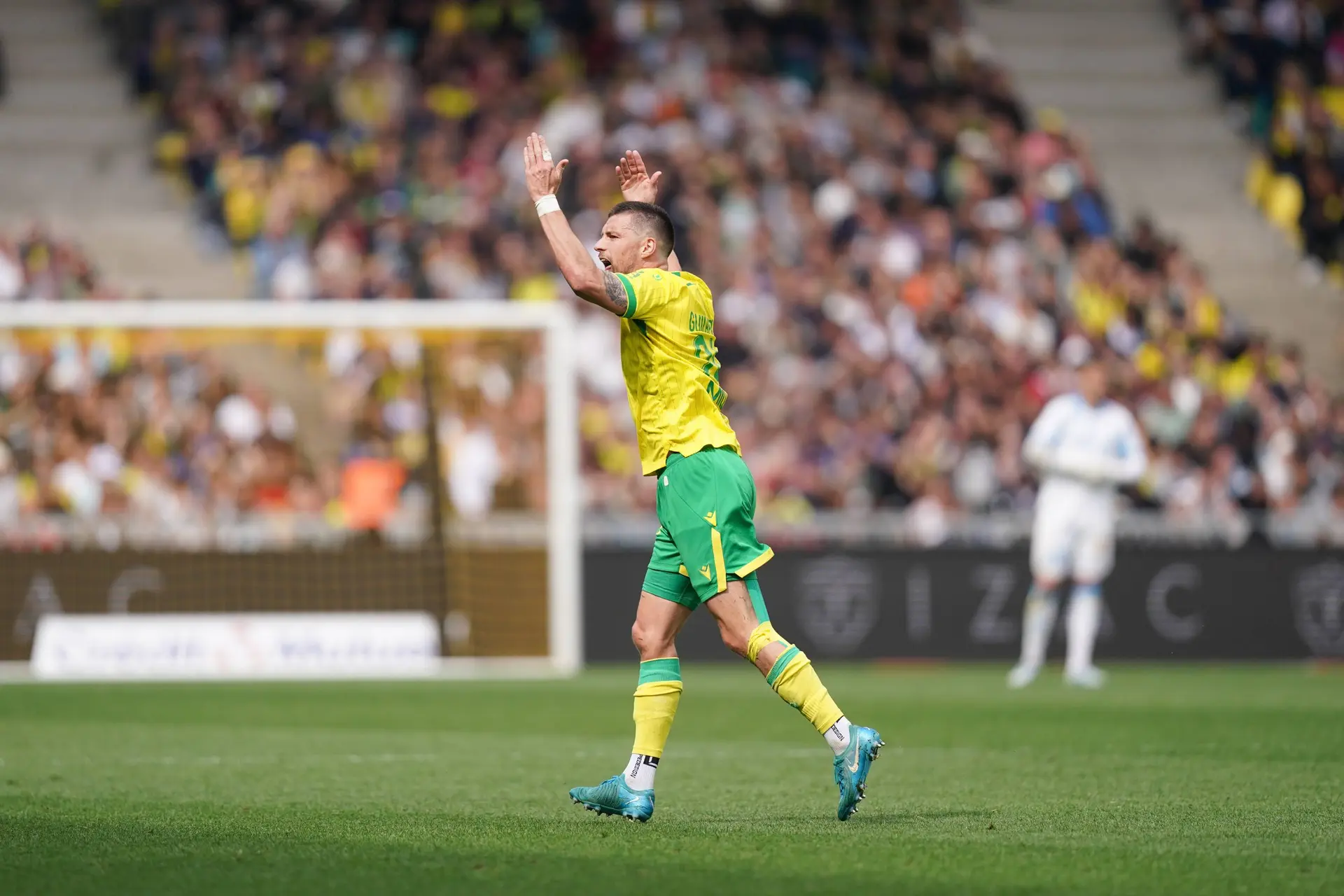 Entrée refusée pour un short, scandale à Nantes-OM