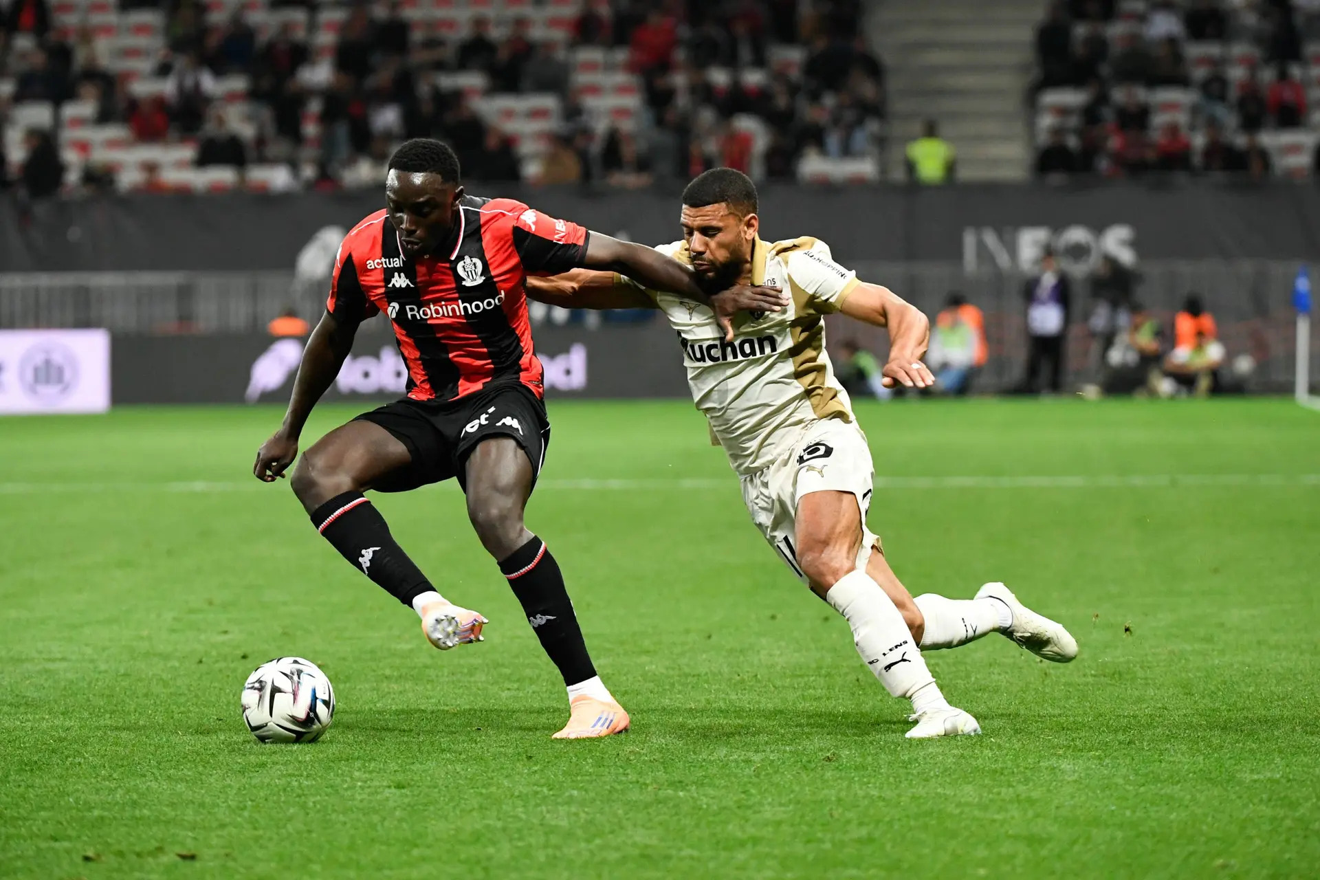 L1 : Nice freine Lens, le PSG applaudit