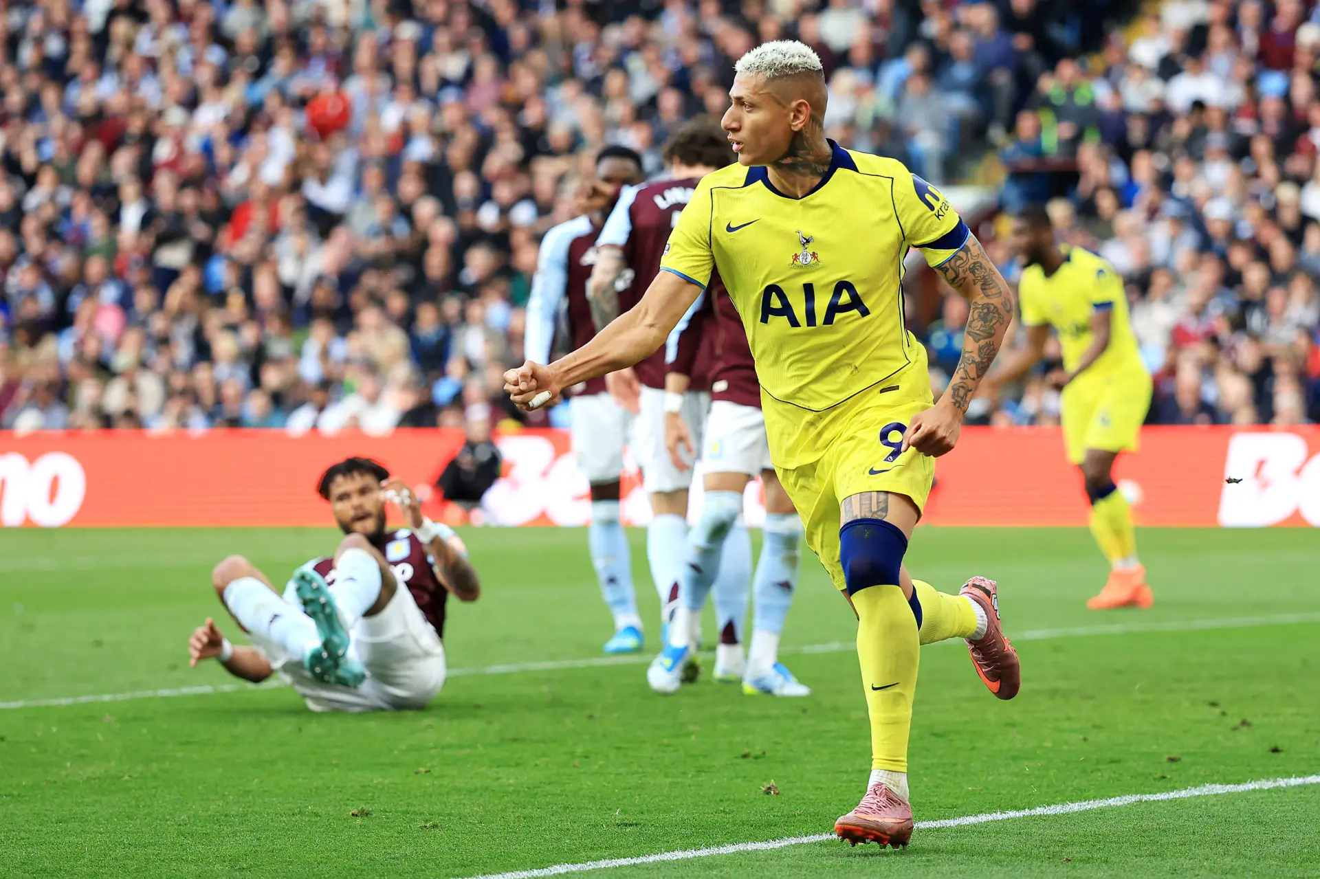 PL : Tottenham tape Aston Villa et sort de la zone rouge