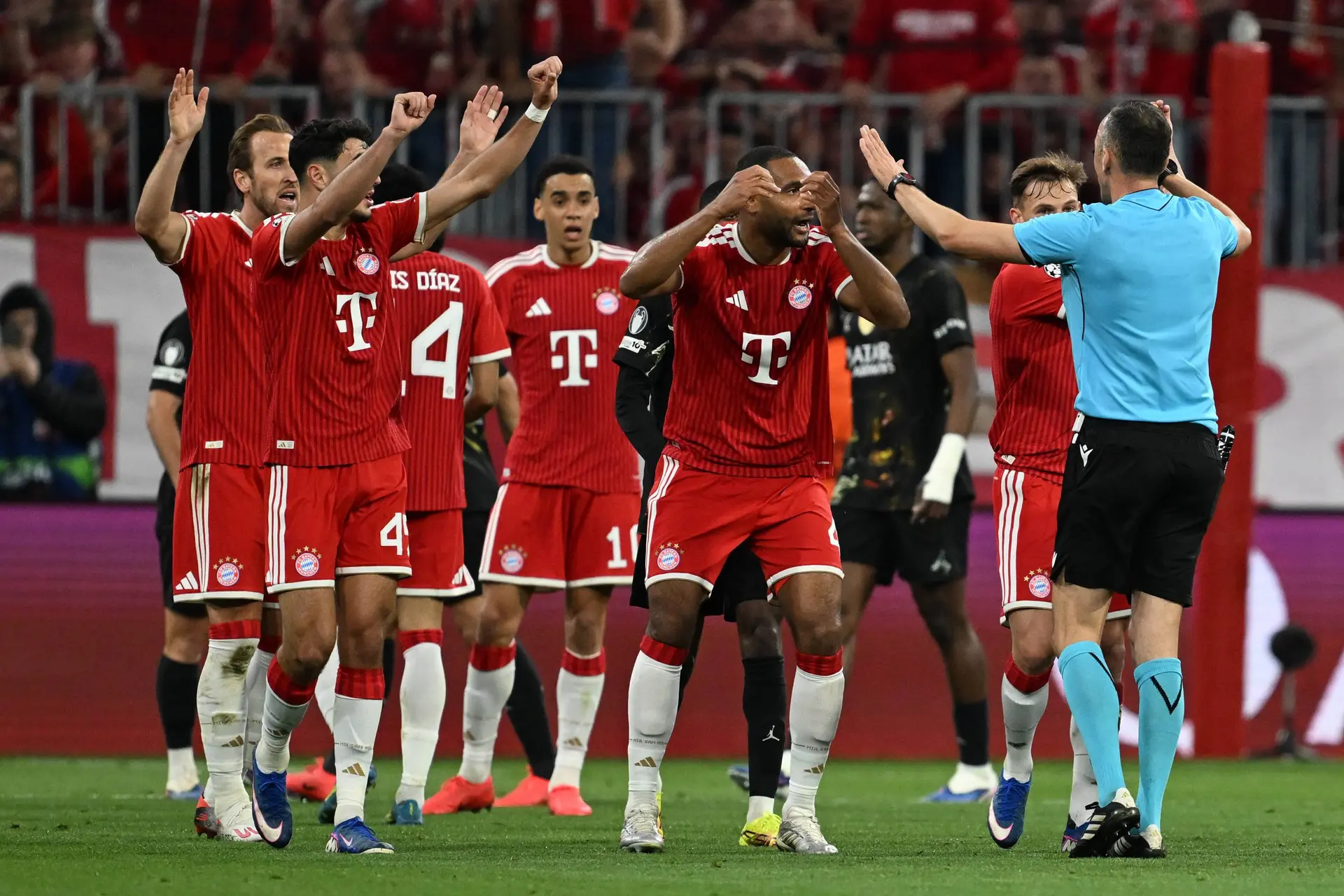 PSG : Le Bayern enrage, l'arbitre s'est bien planté