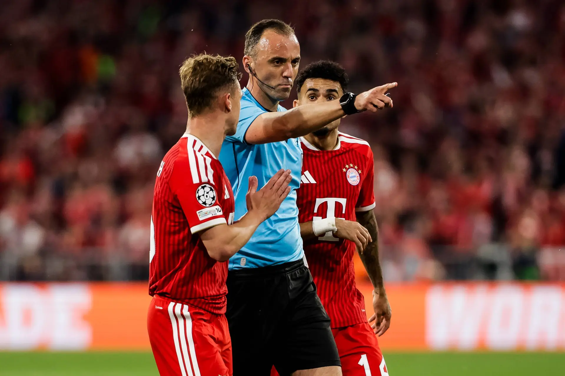 L'arbitrage de Bayern-PSG fait polémique sur Canal+