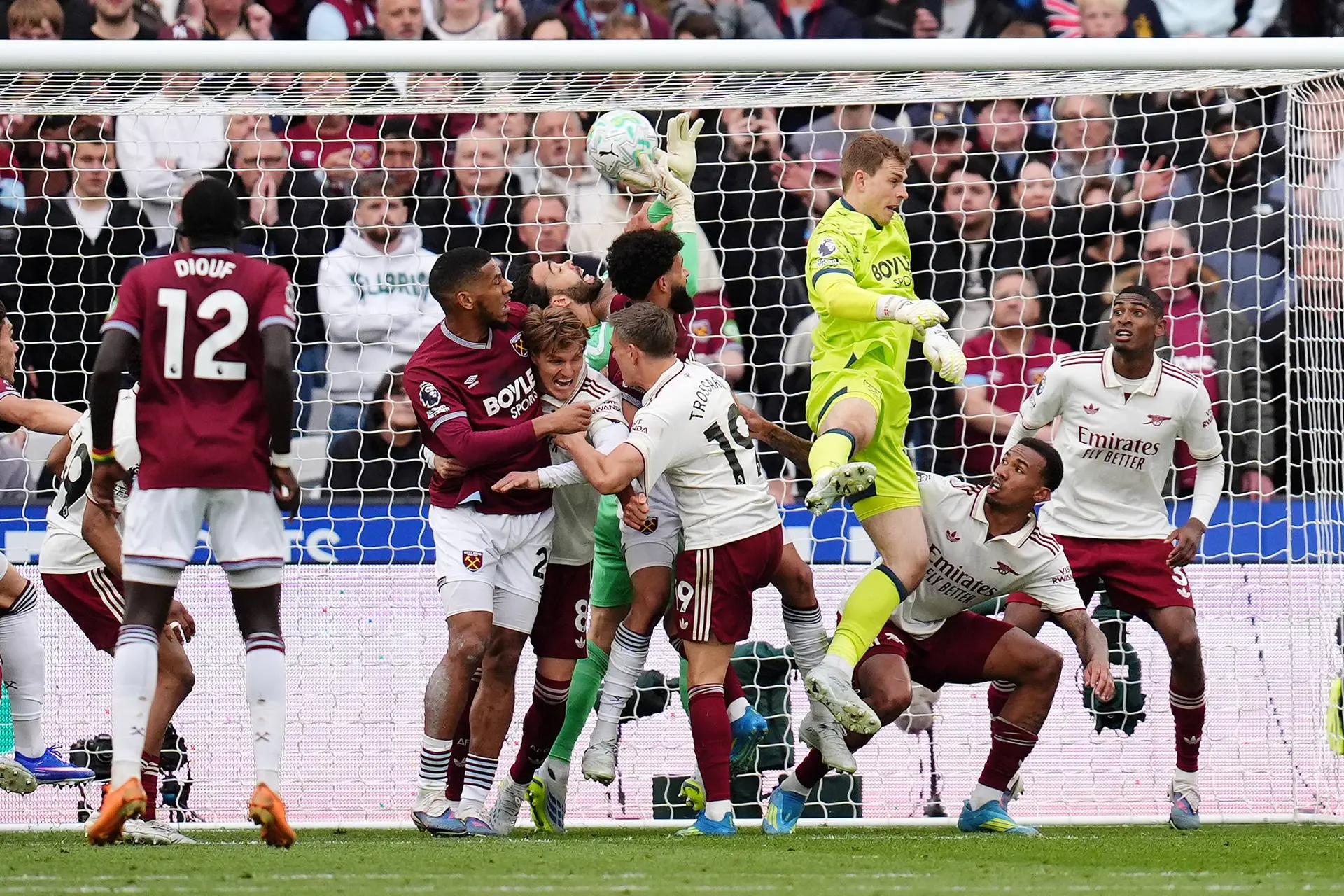 Arsenal : 44 visionnages de la VAR, West Ham exige des explications