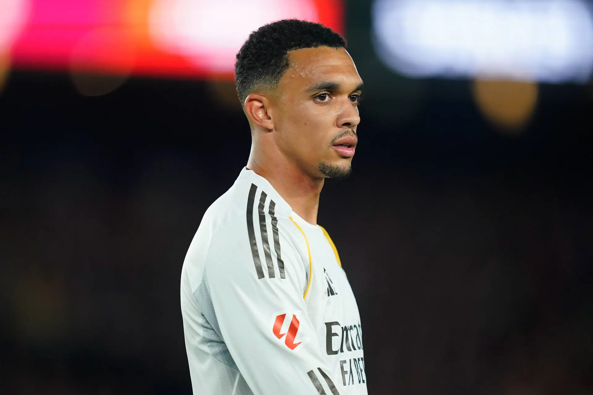 Real : Mourinho a tranché, Alexander-Arnold vide son casier