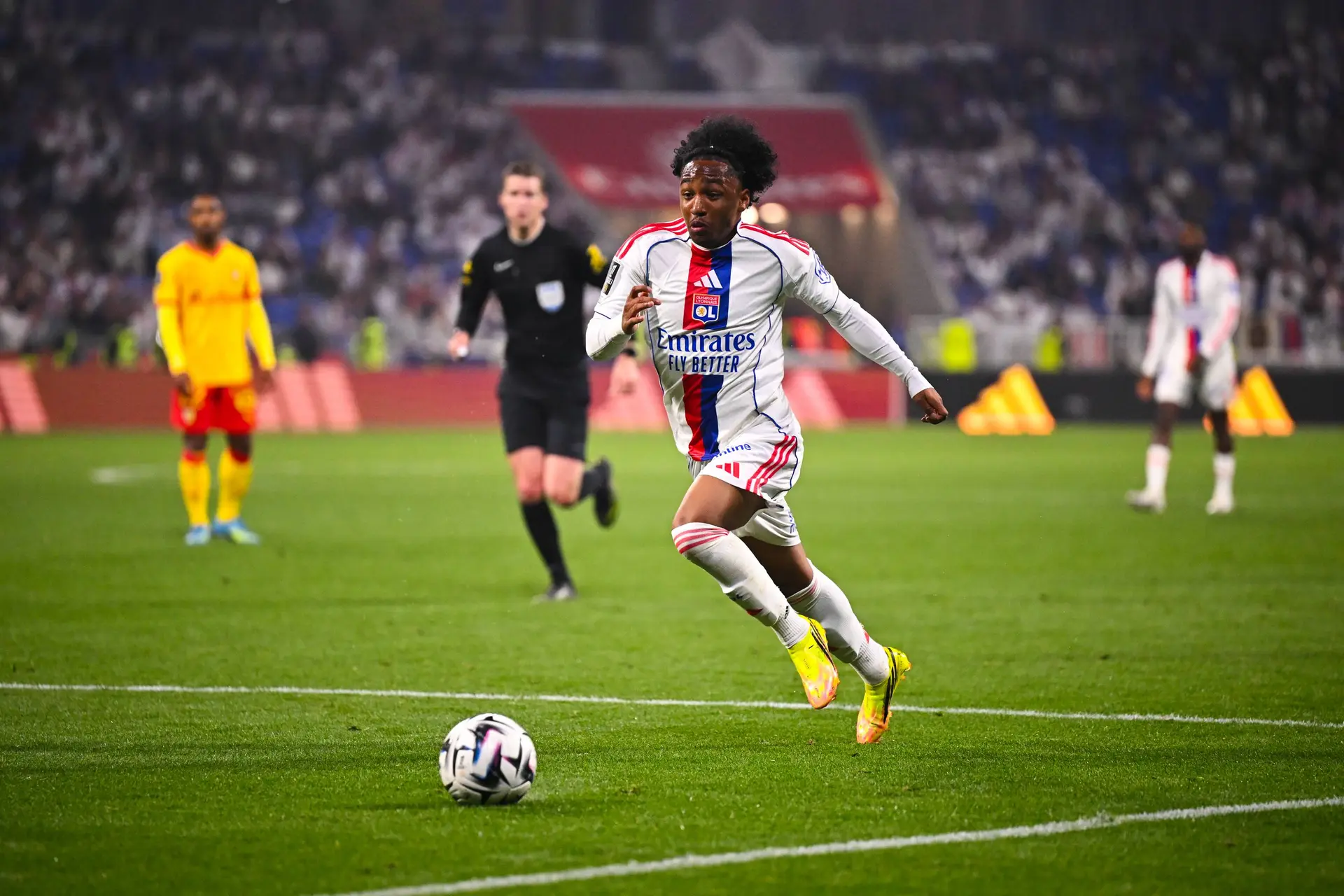Un club anglais arrive pour sauver l'OL, c'est faux