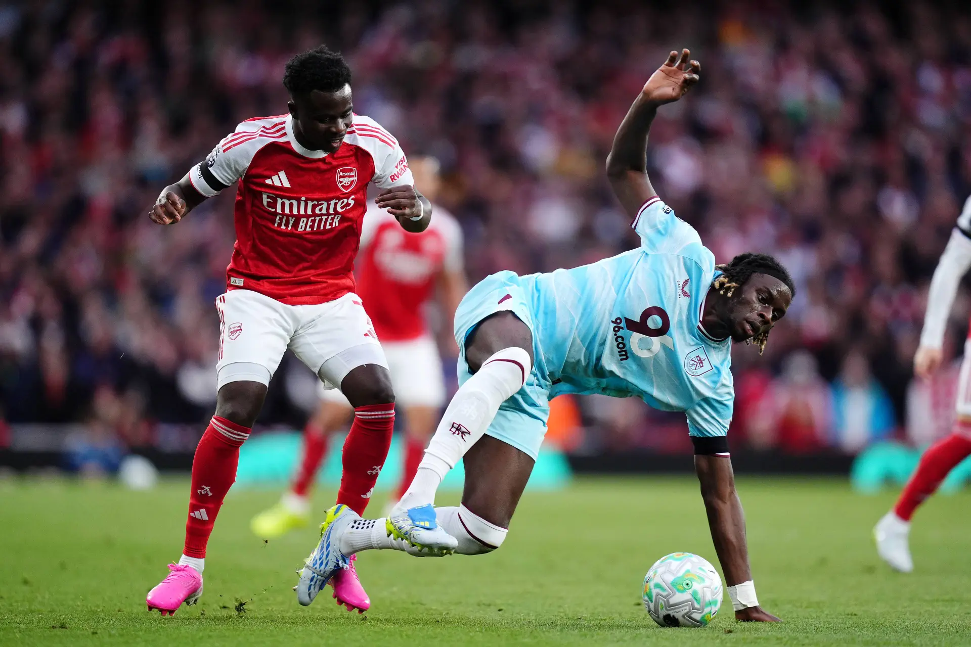 Ang : Arsenal souffre mais se rapproche du titre