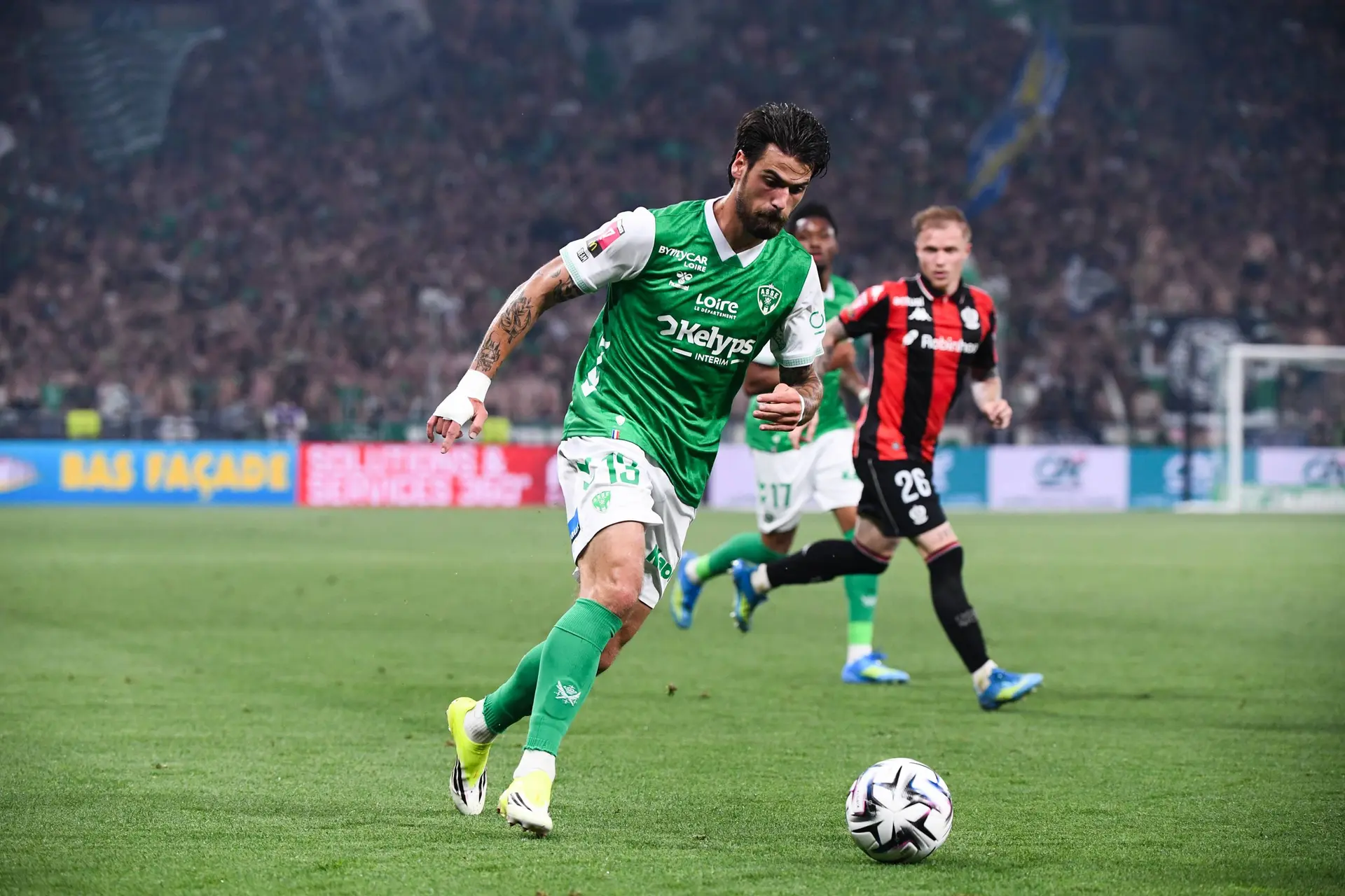 Carton rouge et main cassé, il peut devenir le héros de l’ASSE