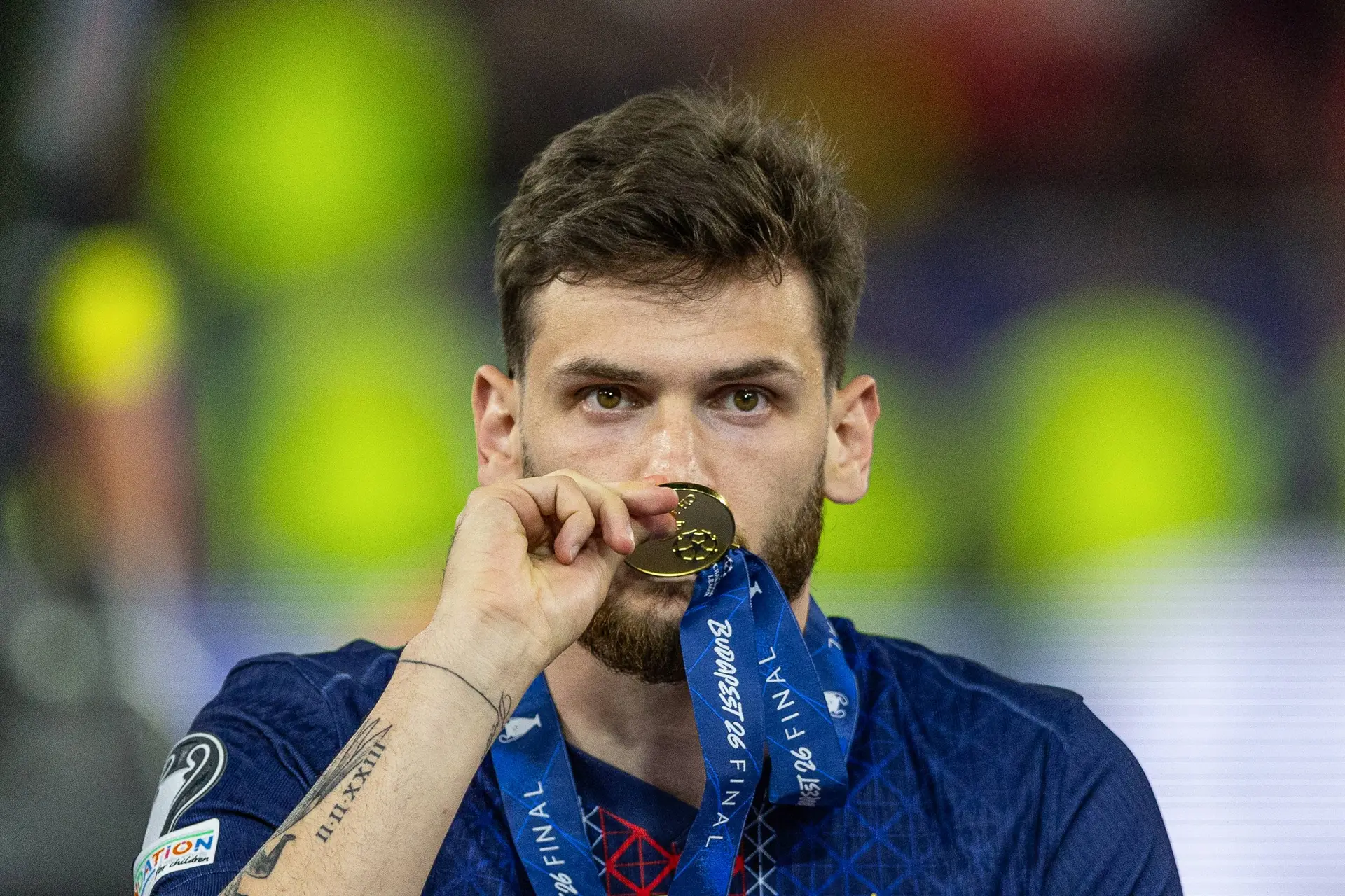 PSG : En vacances, Kvara répond à Arsenal