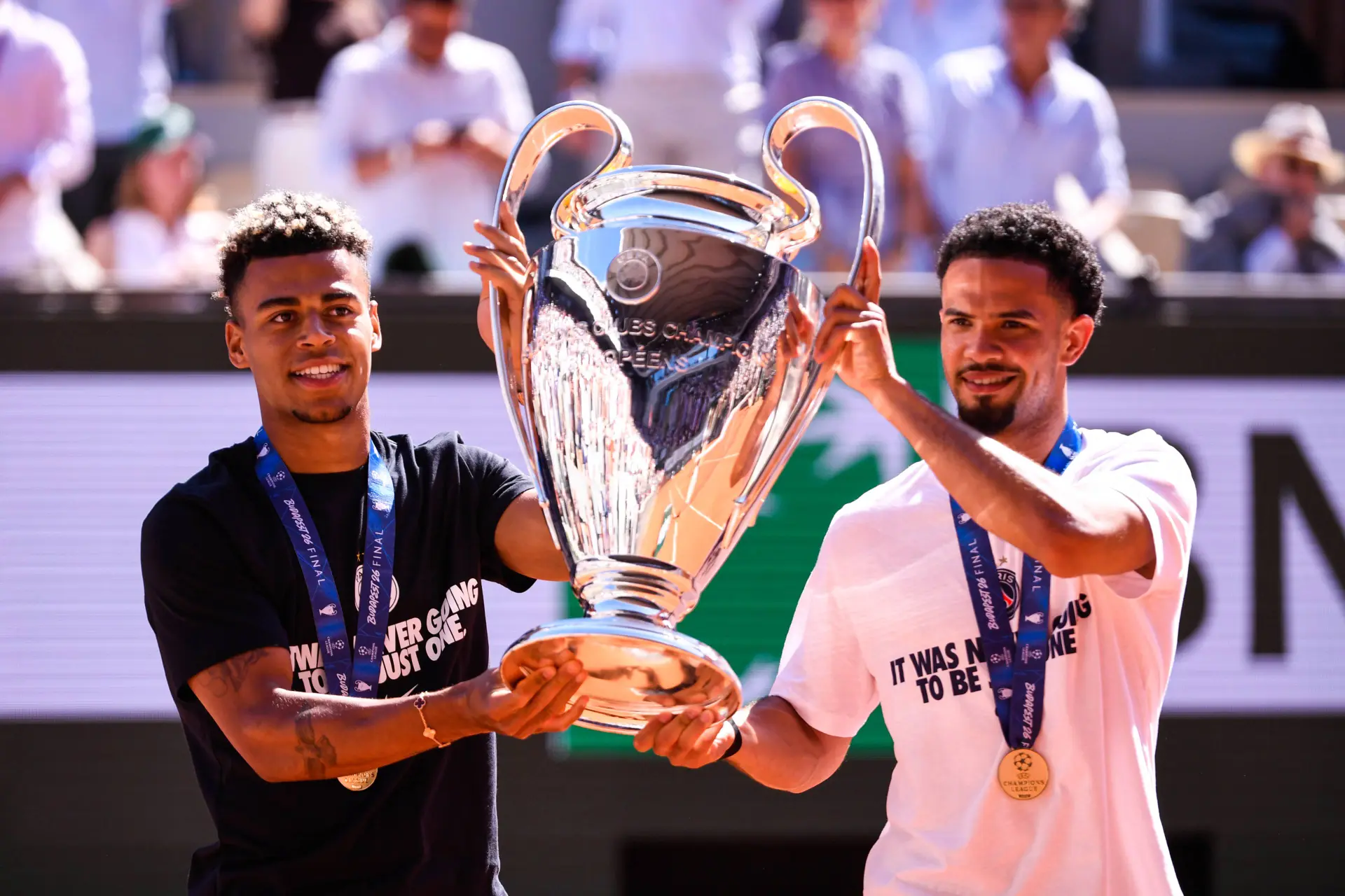 Le PSG débarque à Roland-Garros et met le feu au central
