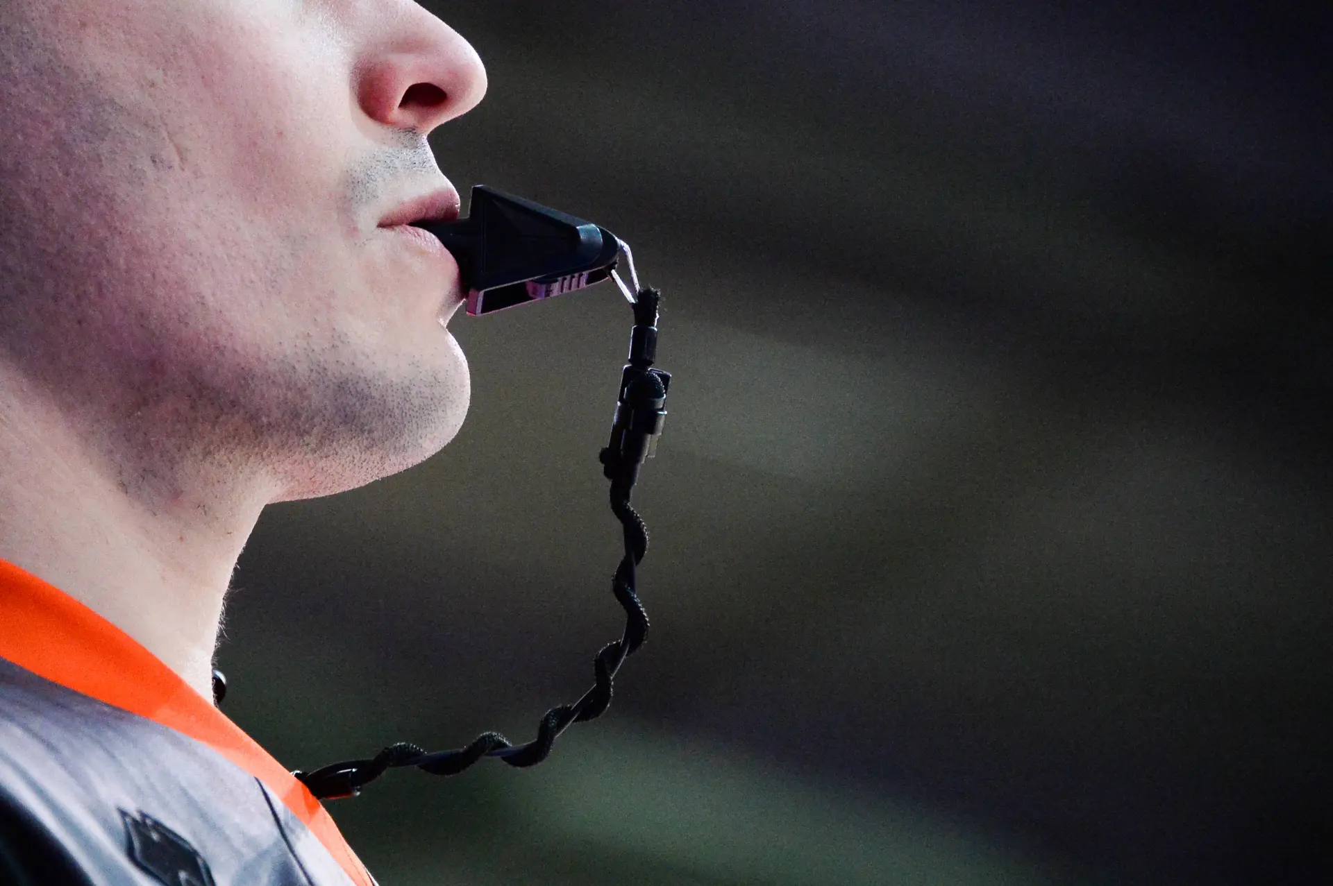 Un arbitre de Ligue 1 accusé de violence sur sa compagne