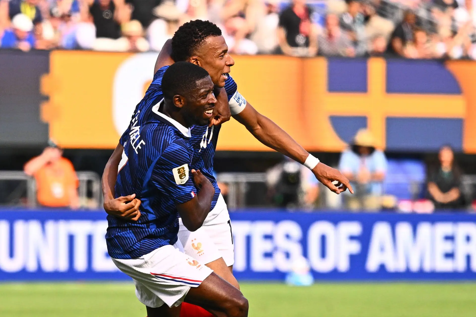 La France applaudit le garde du corps de Mbappé