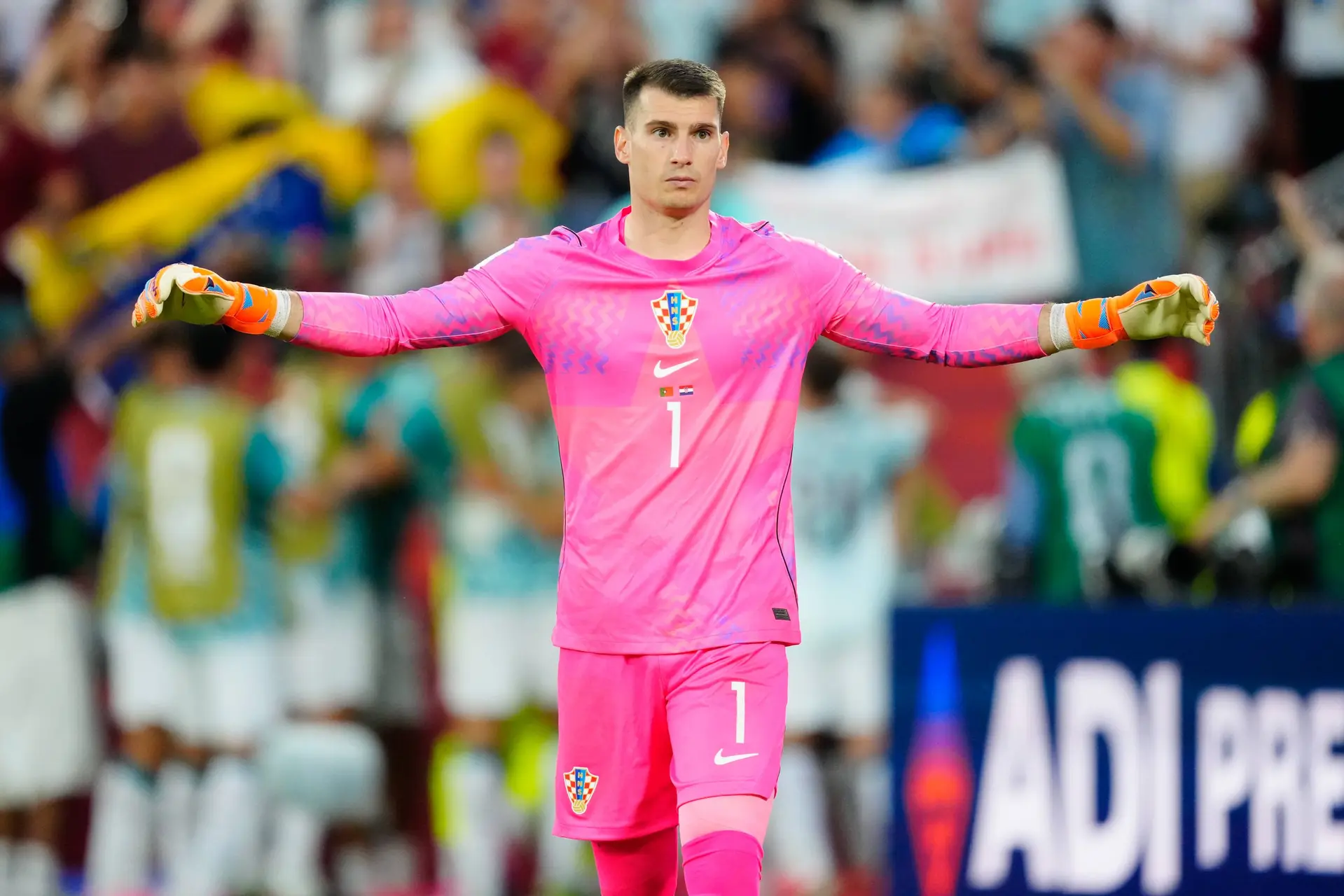 Officiel : Livakovic signe au FC Barcelone