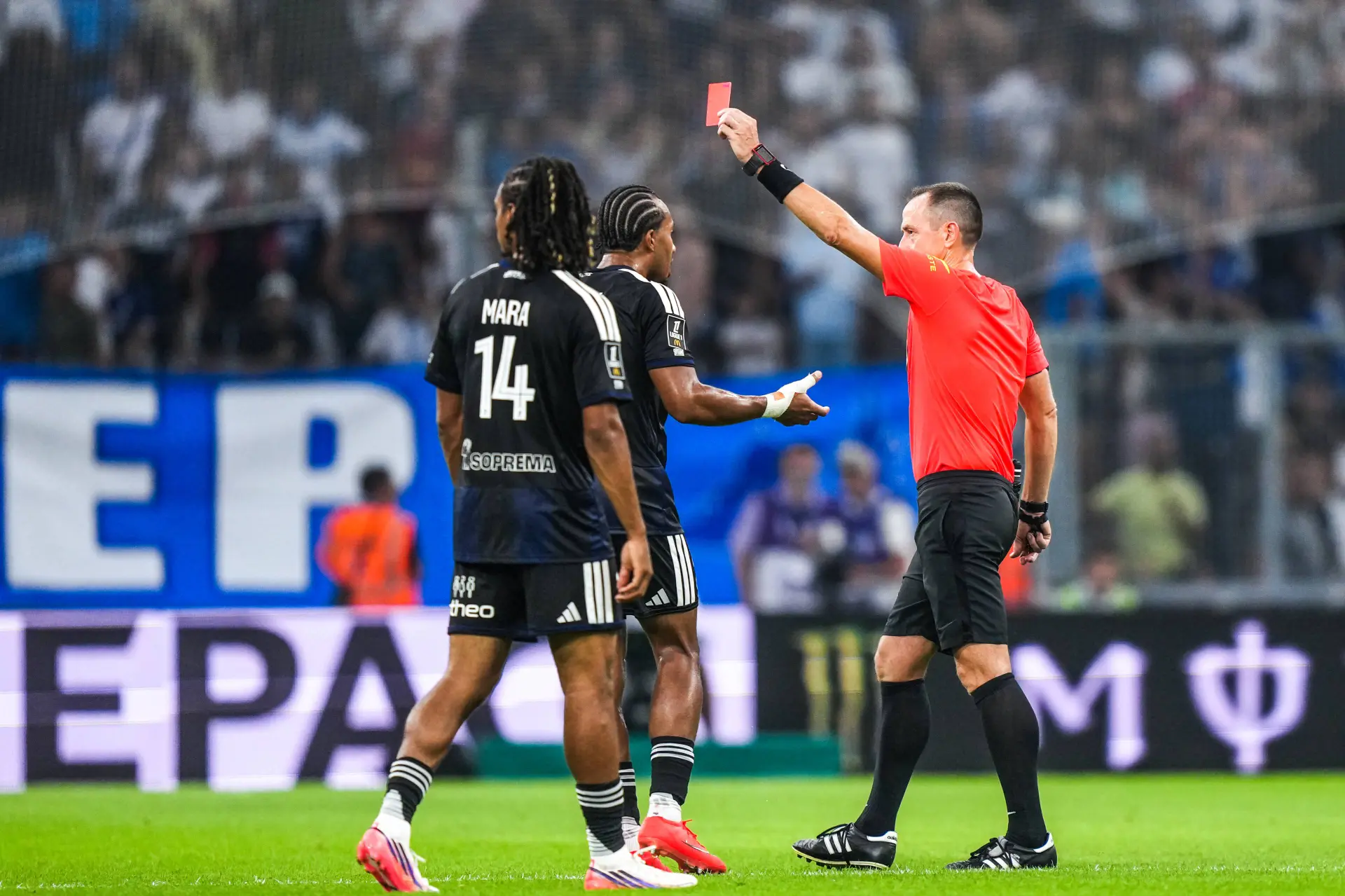 Carton rouge puis pénalty, la VAR déchainée à OM-Strasbourg