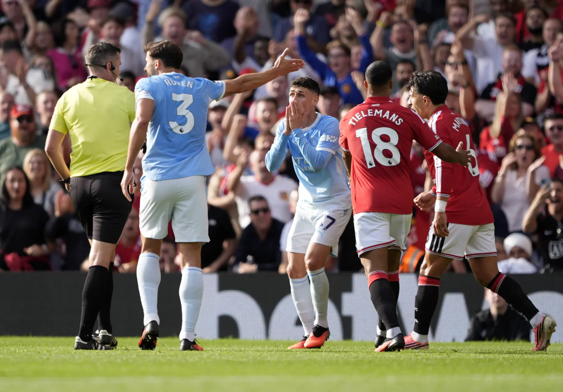 MU-City : Le rouge houleux de Phil Foden