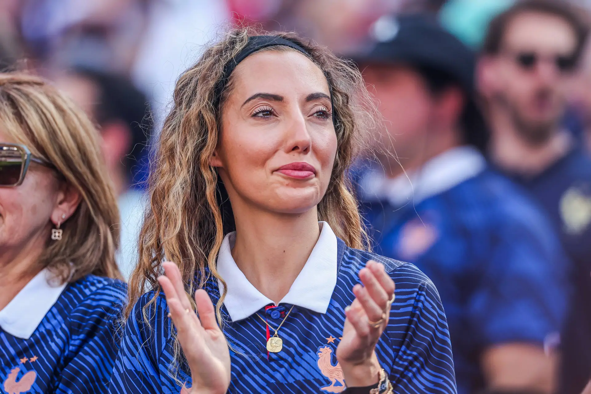La femme de Lucas Digne applaudit les casseurs