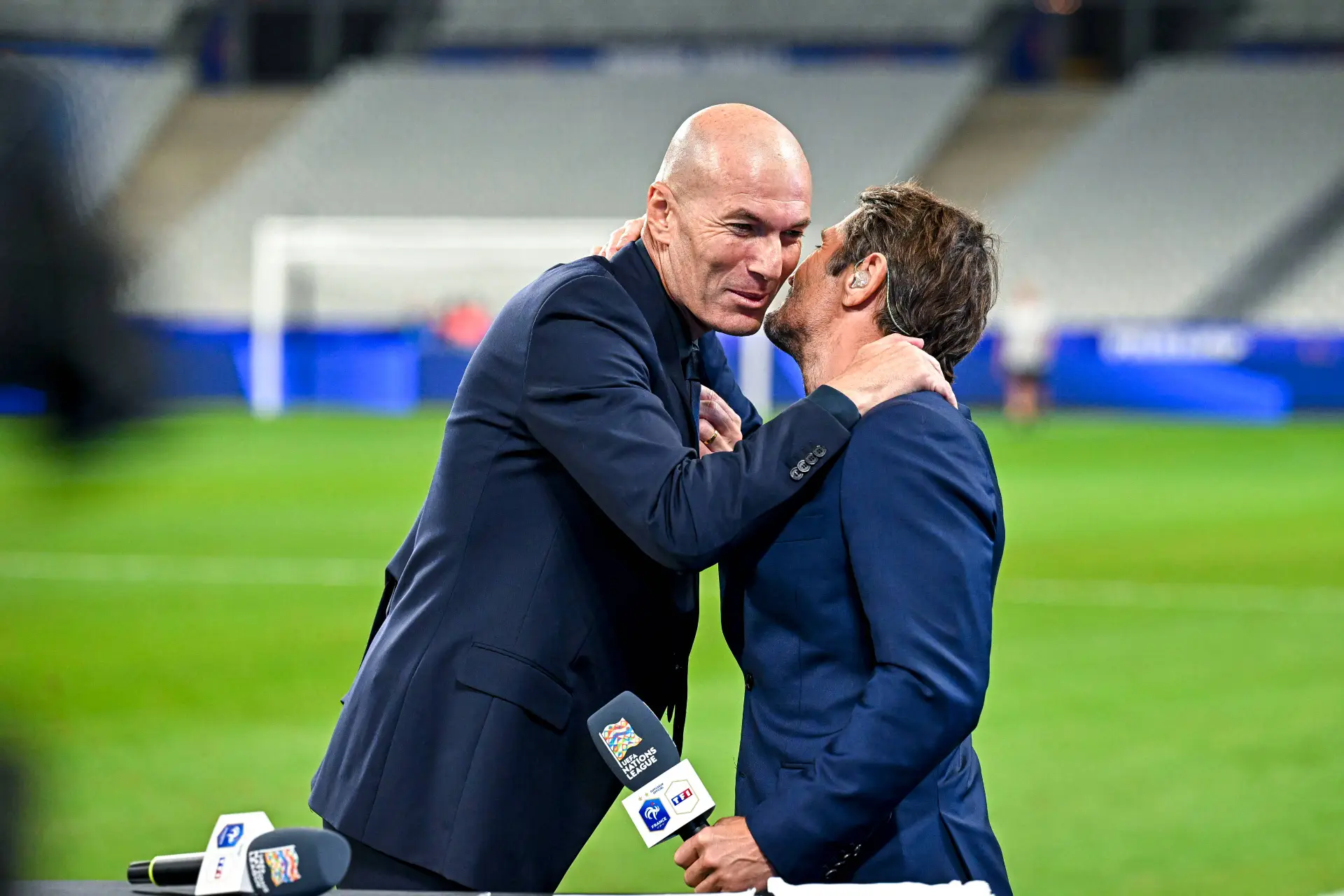 Zidane, Zidane, Zidane, il exige du respect pour Deschamps