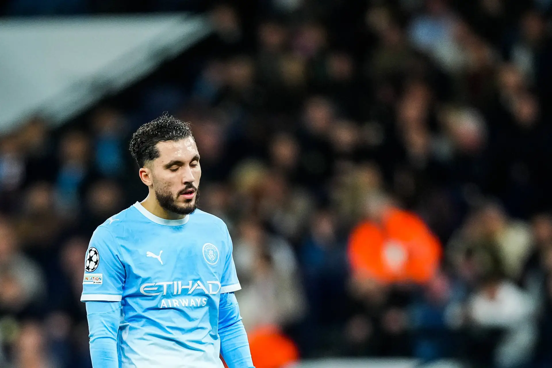 Cherki se fait dégommer par Micah Richards
