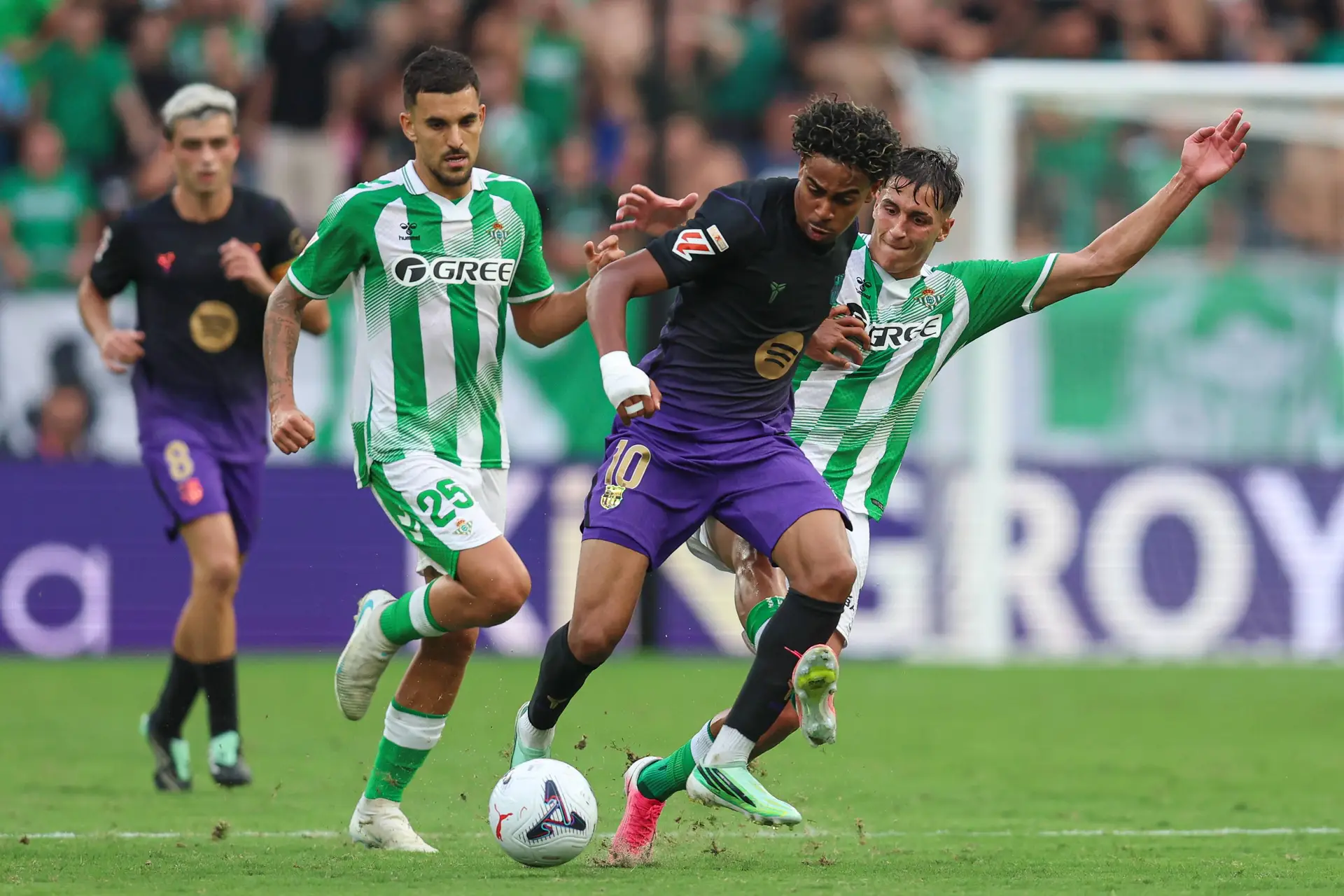 Le Barça détruit le Betis sur la route de Paris