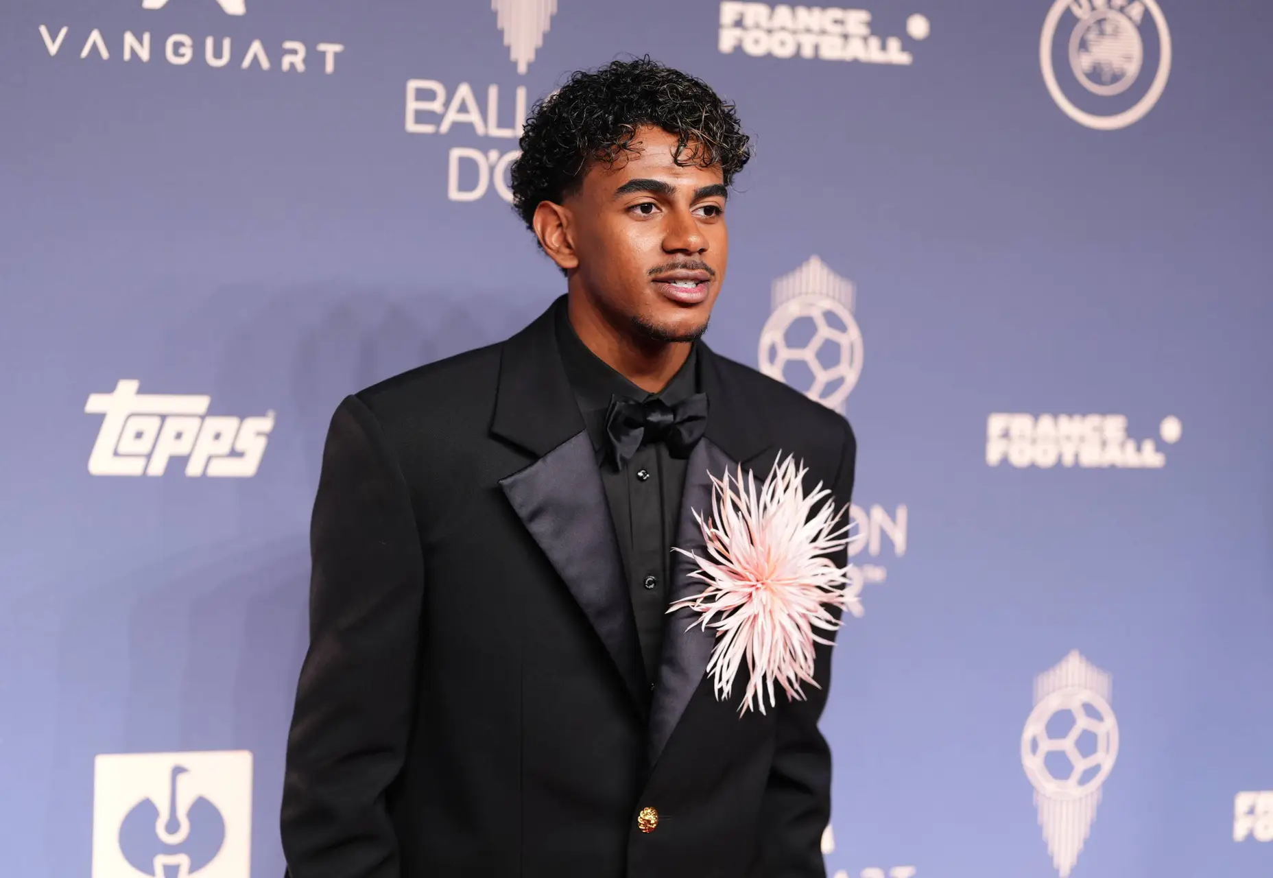 Lamine Yamal reçoit le trophée du meilleur jeune talent