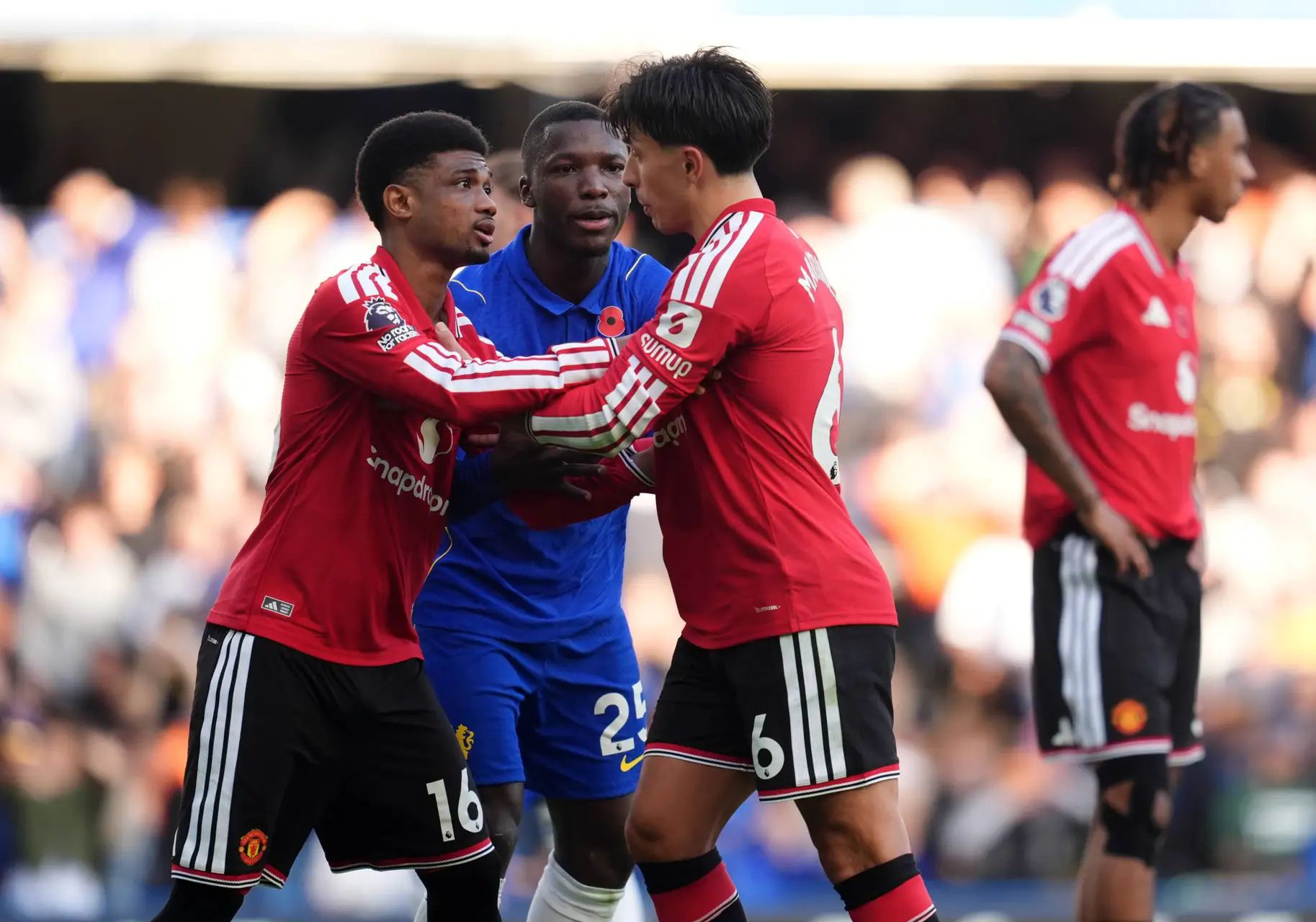 Ang : Chelsea enfonce un peu plus Manchester United