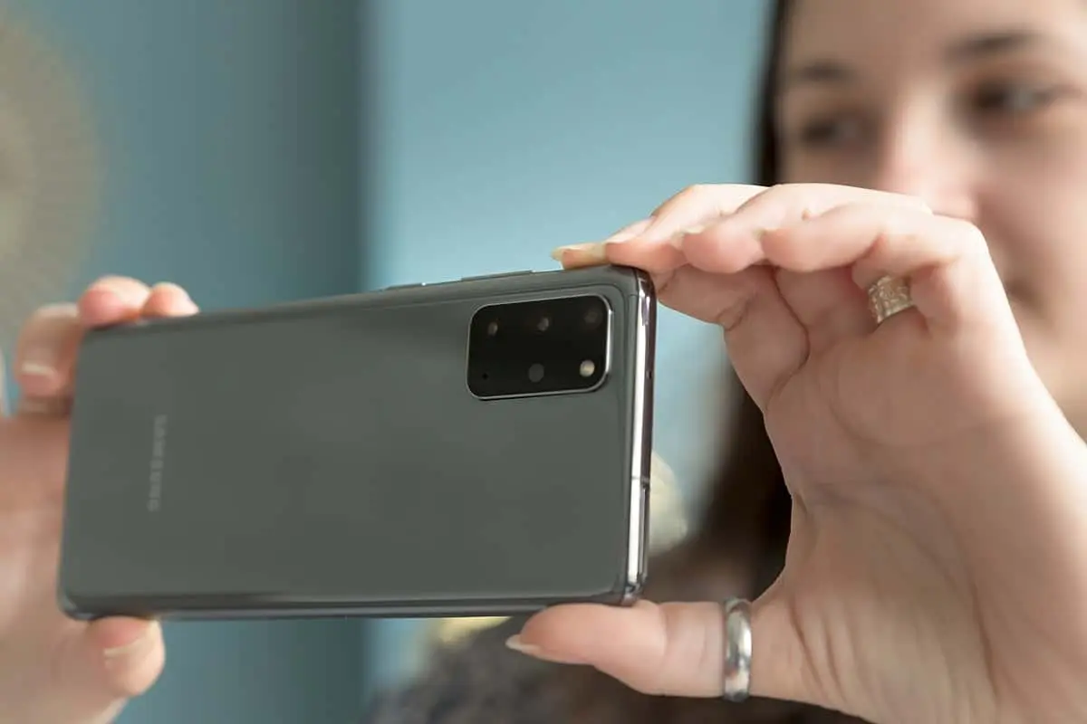 device in hand1