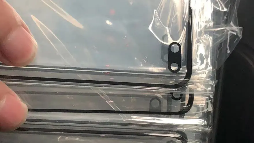 galaxy s10 hole