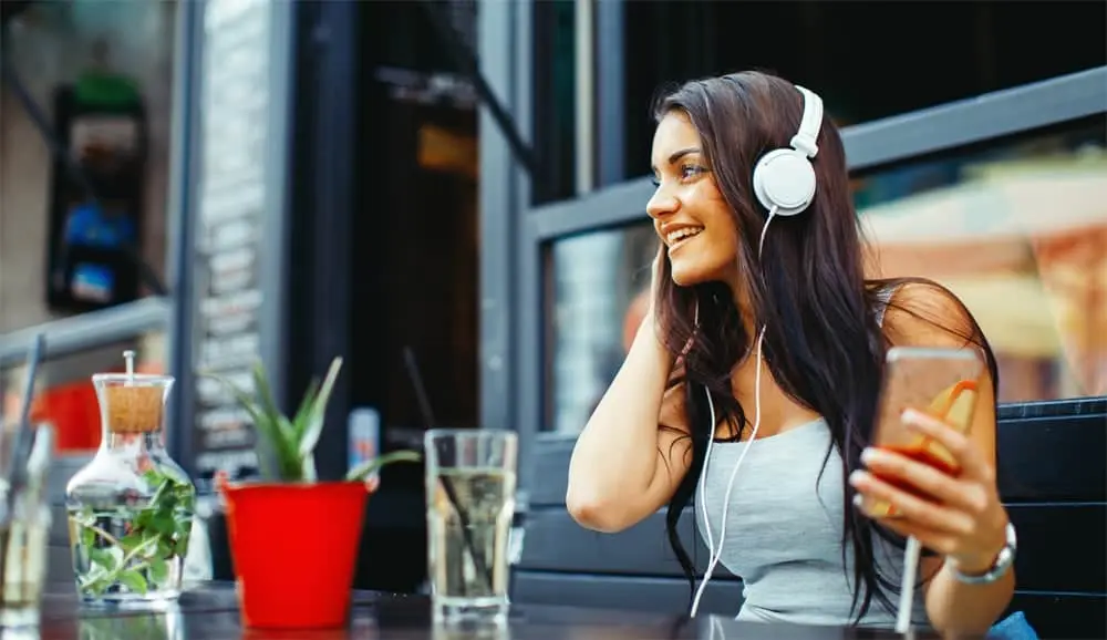 headphones dan bacon