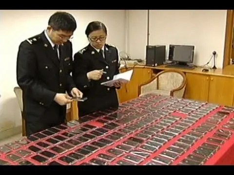 iphone 4s smuggled in false bottom shoes