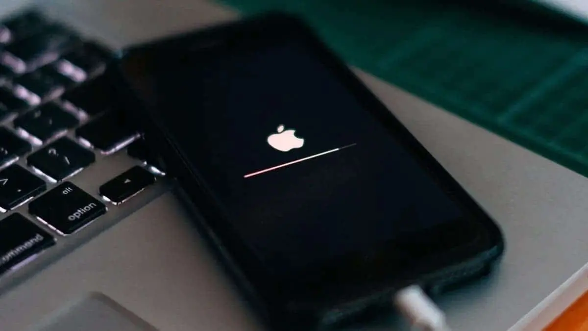 iphone apple logo 01